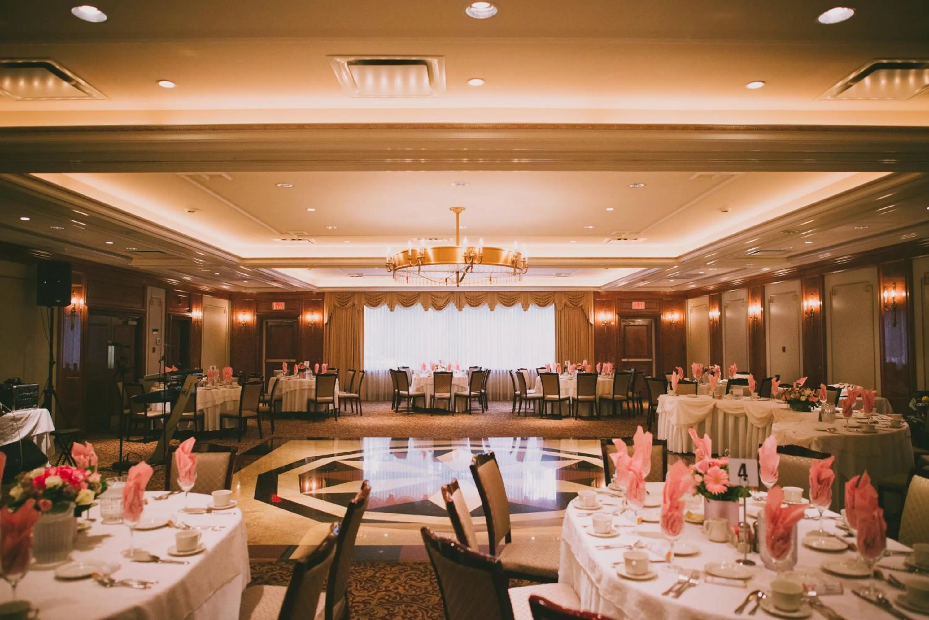 Restaurant/places to eat in Norwalk Inn & Conference Center