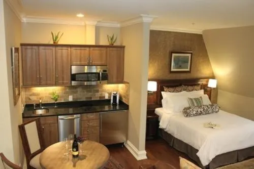 Bed in Norwalk Inn & Conference Center