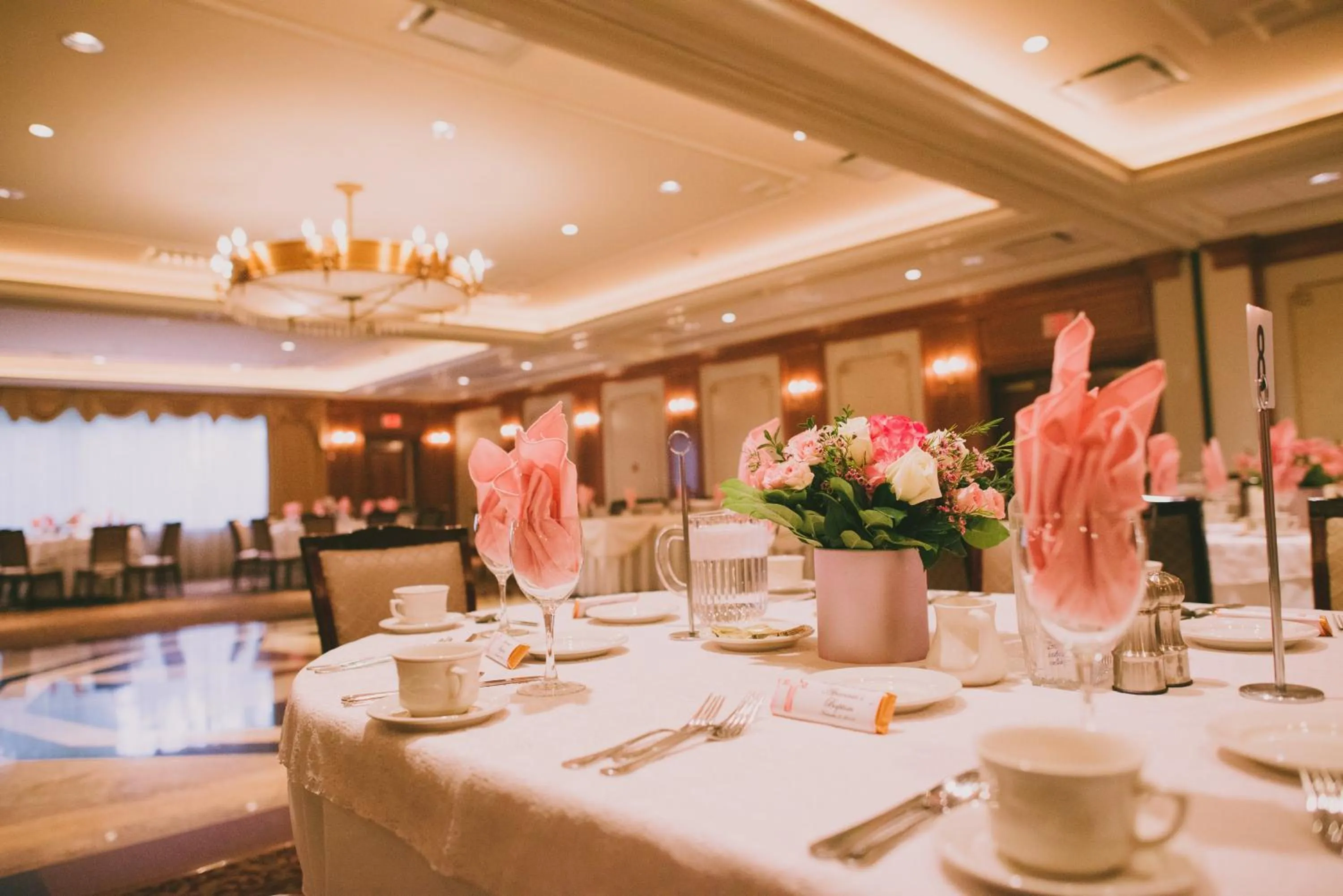 Restaurant/places to eat in Norwalk Inn & Conference Center