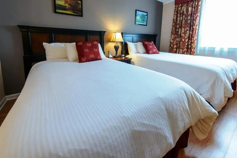 Bed in Norwalk Inn & Conference Center