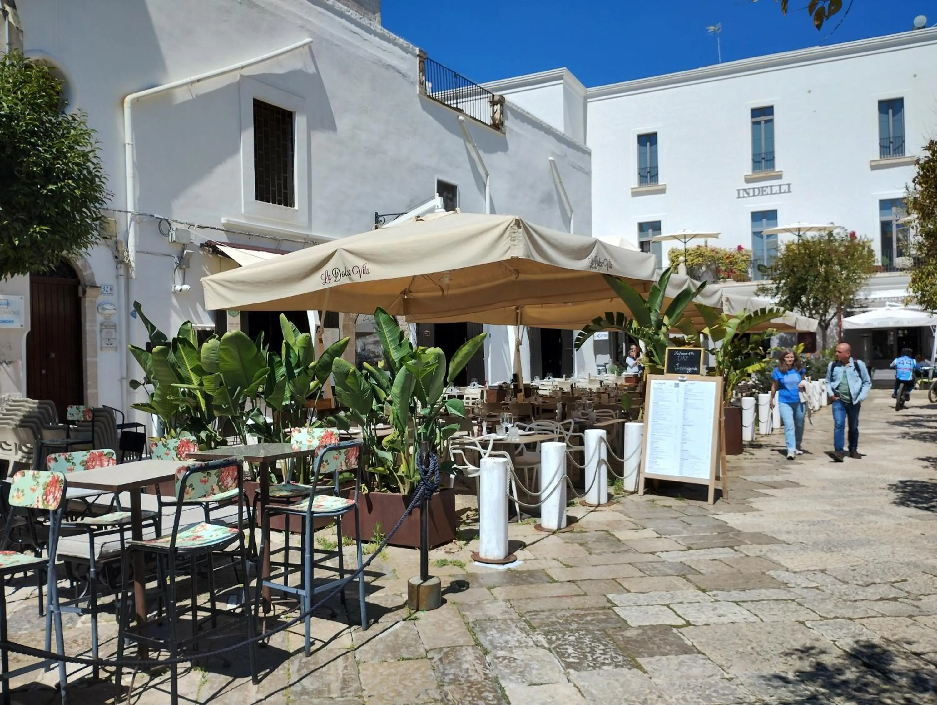 Restaurant/places to eat in My House Suite