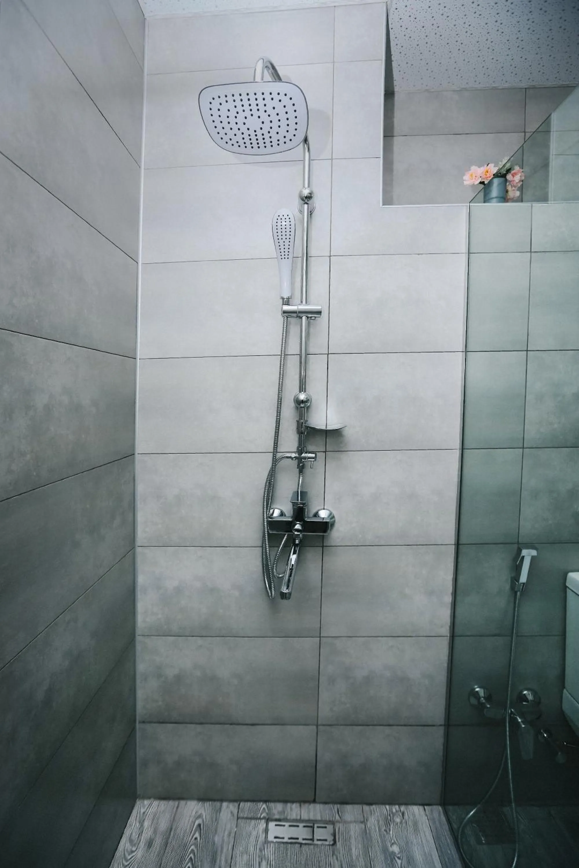 Shower in Hotel Tamar Mepe