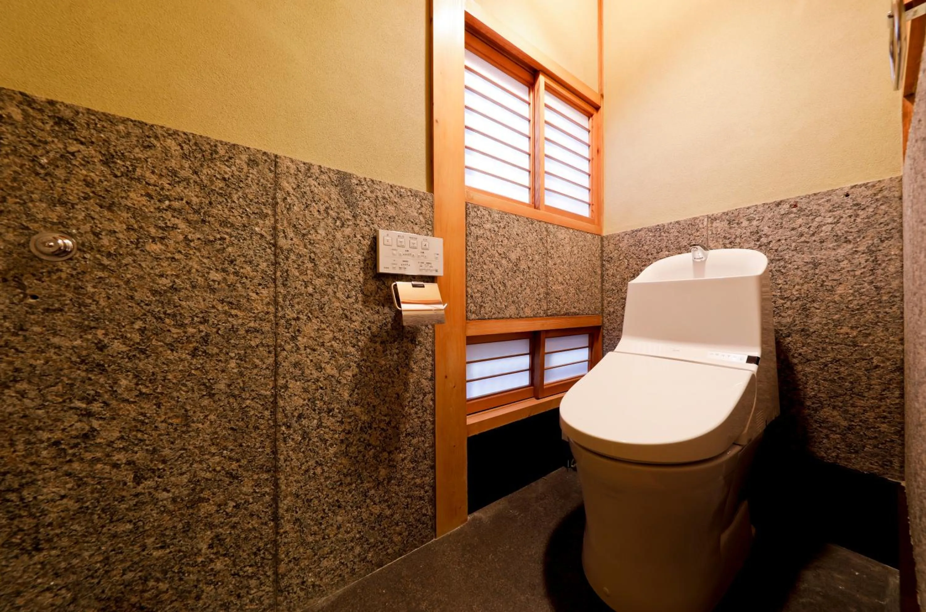 庭之宿 新大阪日本庭園の家 -Residence inn Niwanoyado-