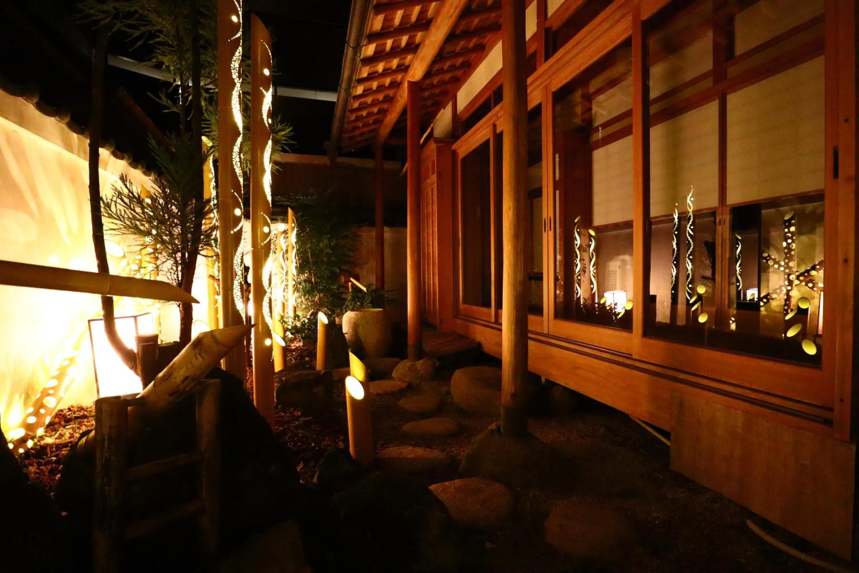 庭之宿 新大阪日本庭園の家 -Residence inn Niwanoyado-