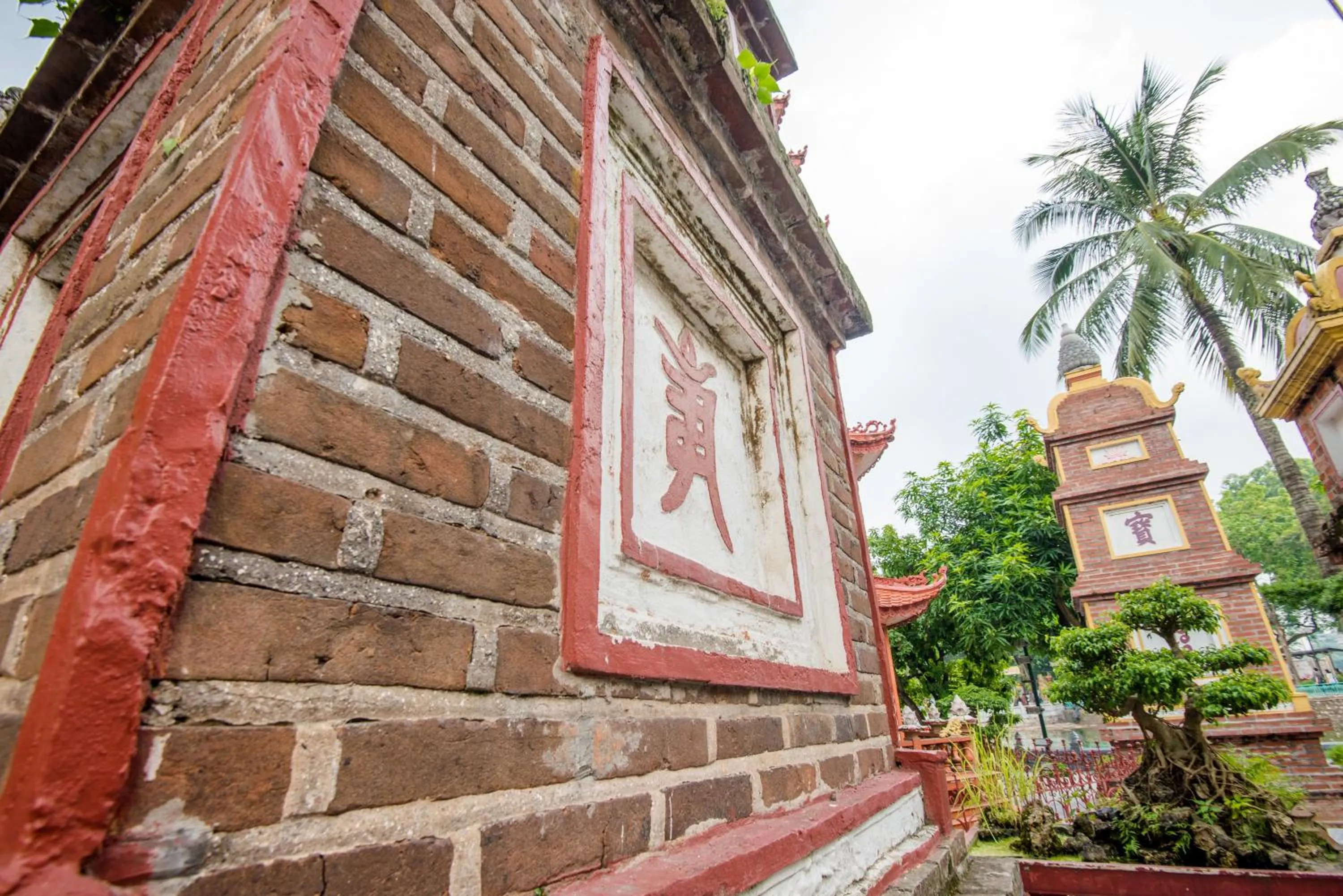 Property logo or sign in 22housing Hotel & Residence 81 Linh Lang