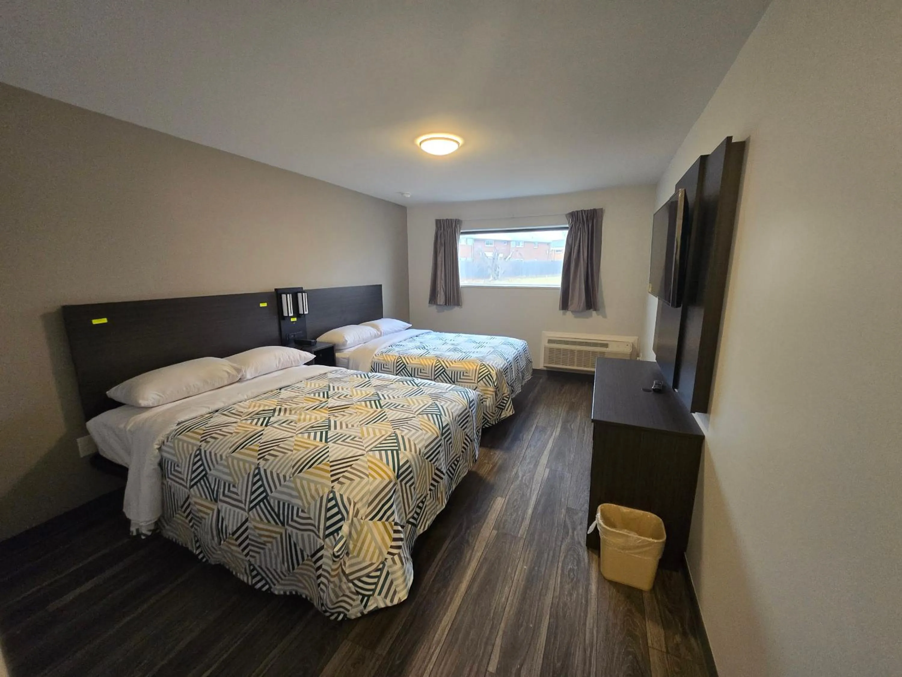 Photo of the whole room, Bed in Motel 6 East Windsor, NJ Hightstown