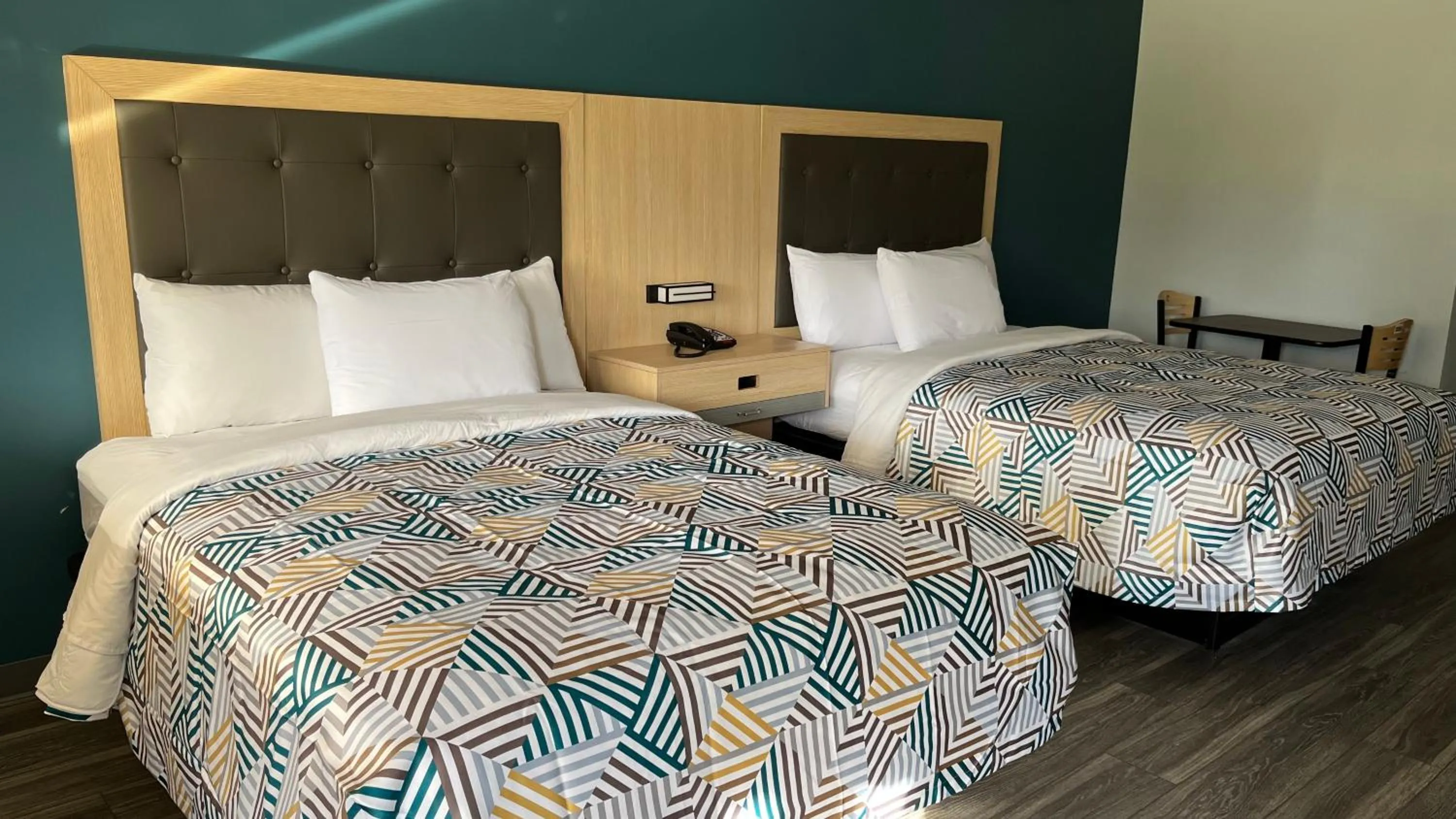 Bedroom, Bed in Motel 6 East Windsor, NJ Hightstown