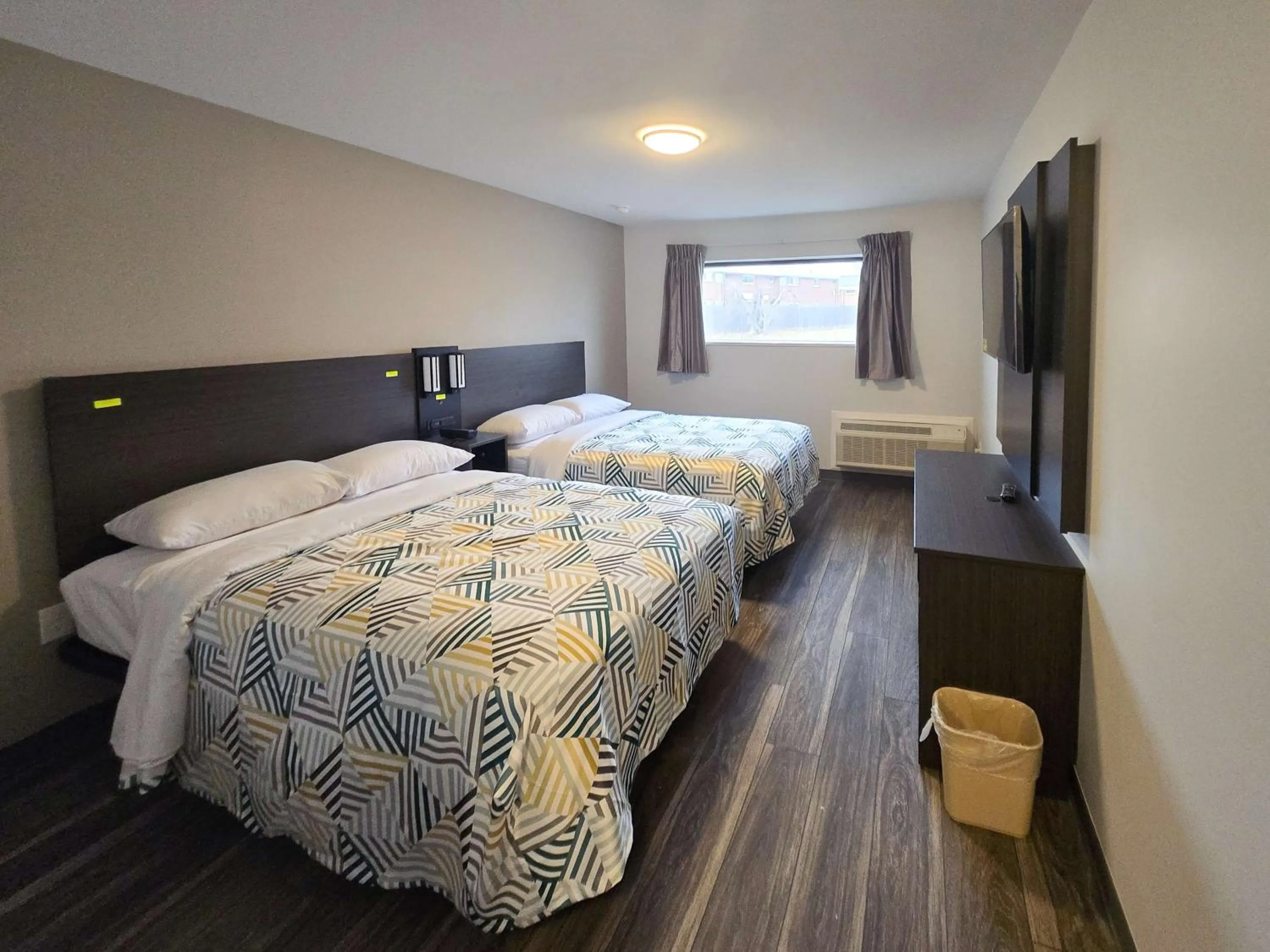 Bedroom, Bed in Motel 6 East Windsor, NJ Hightstown