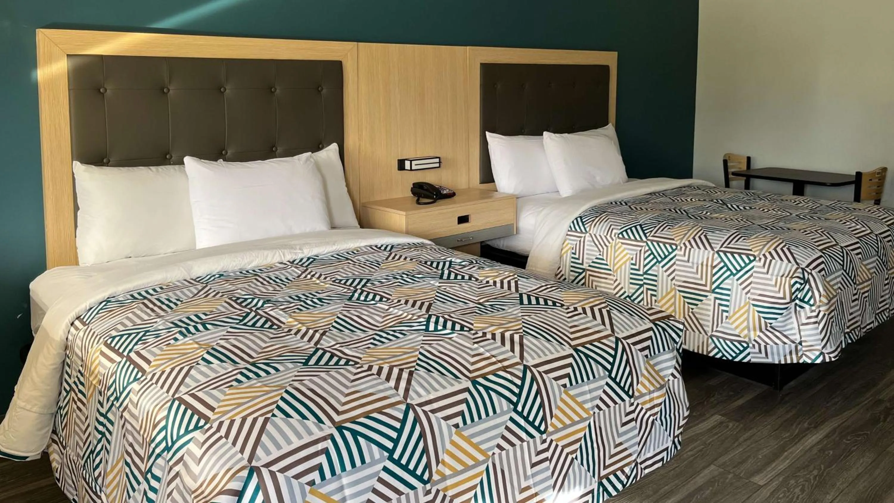 Bedroom, Bed in Motel 6 East Windsor, NJ Hightstown