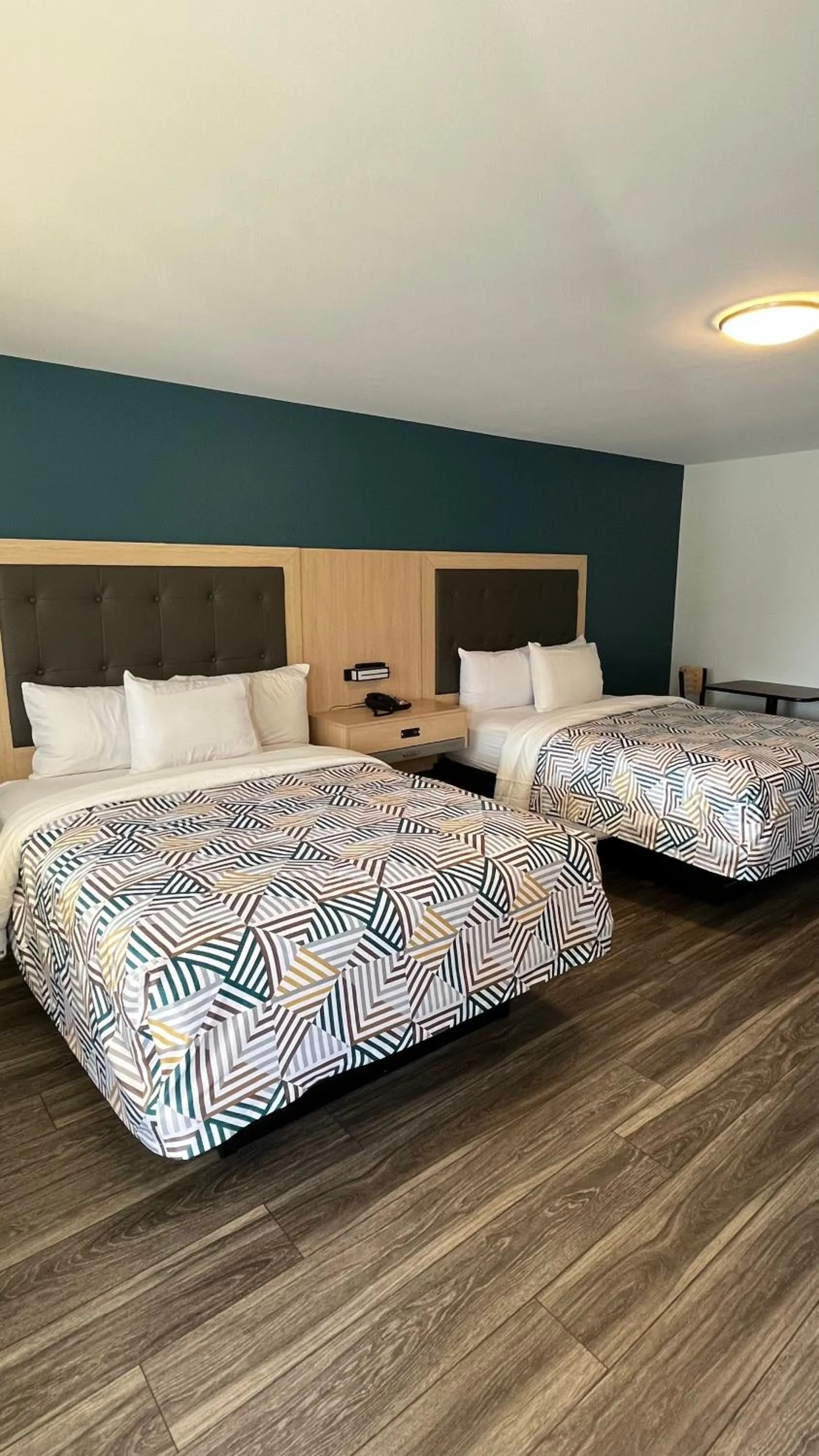 Bedroom, Bed in Motel 6 East Windsor, NJ Hightstown