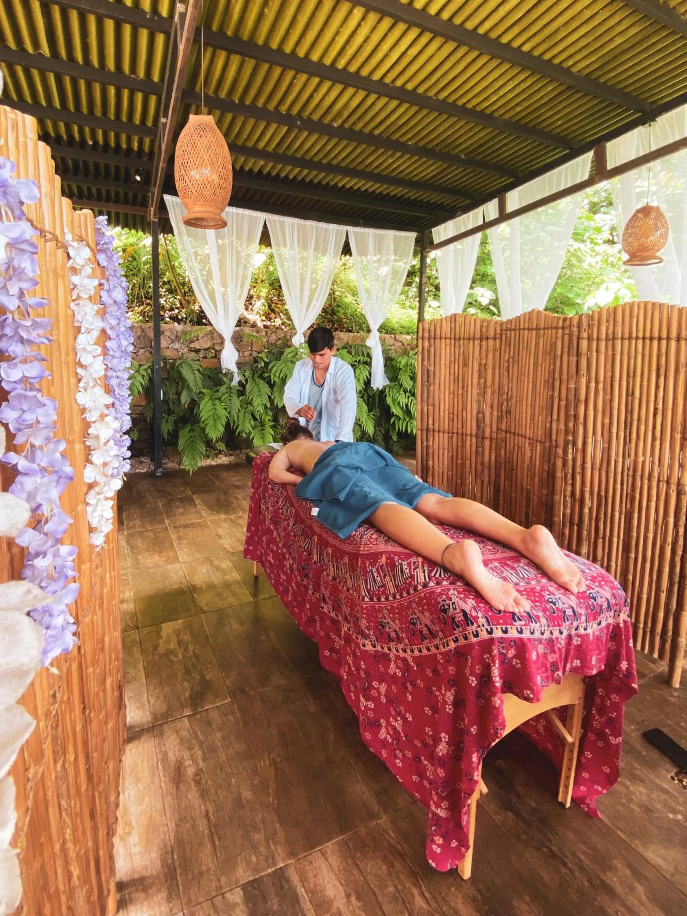 People in Trekker Glamping - EcoLodge Boutique