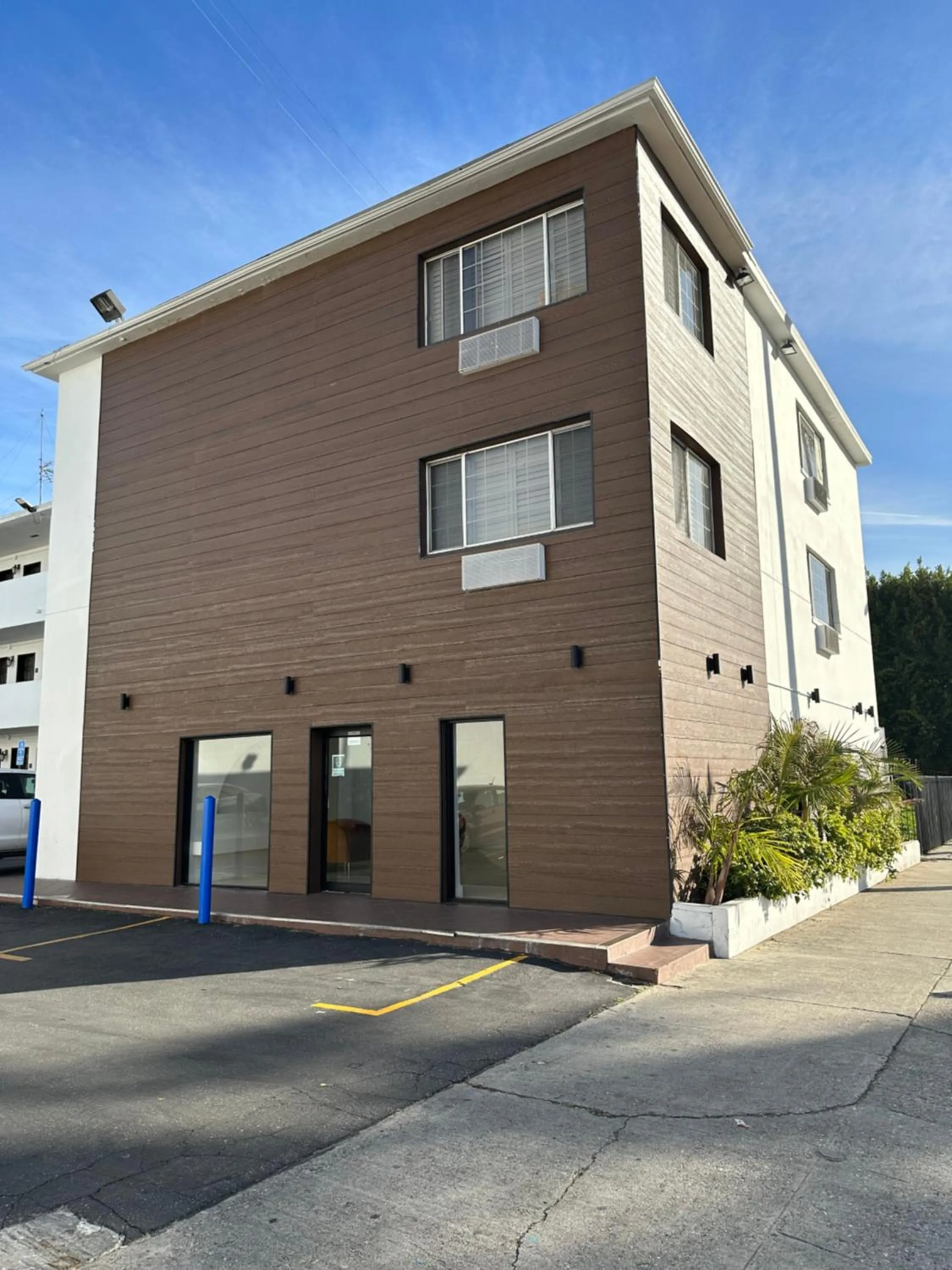 Property Building in Dusk Hotel Hollywood