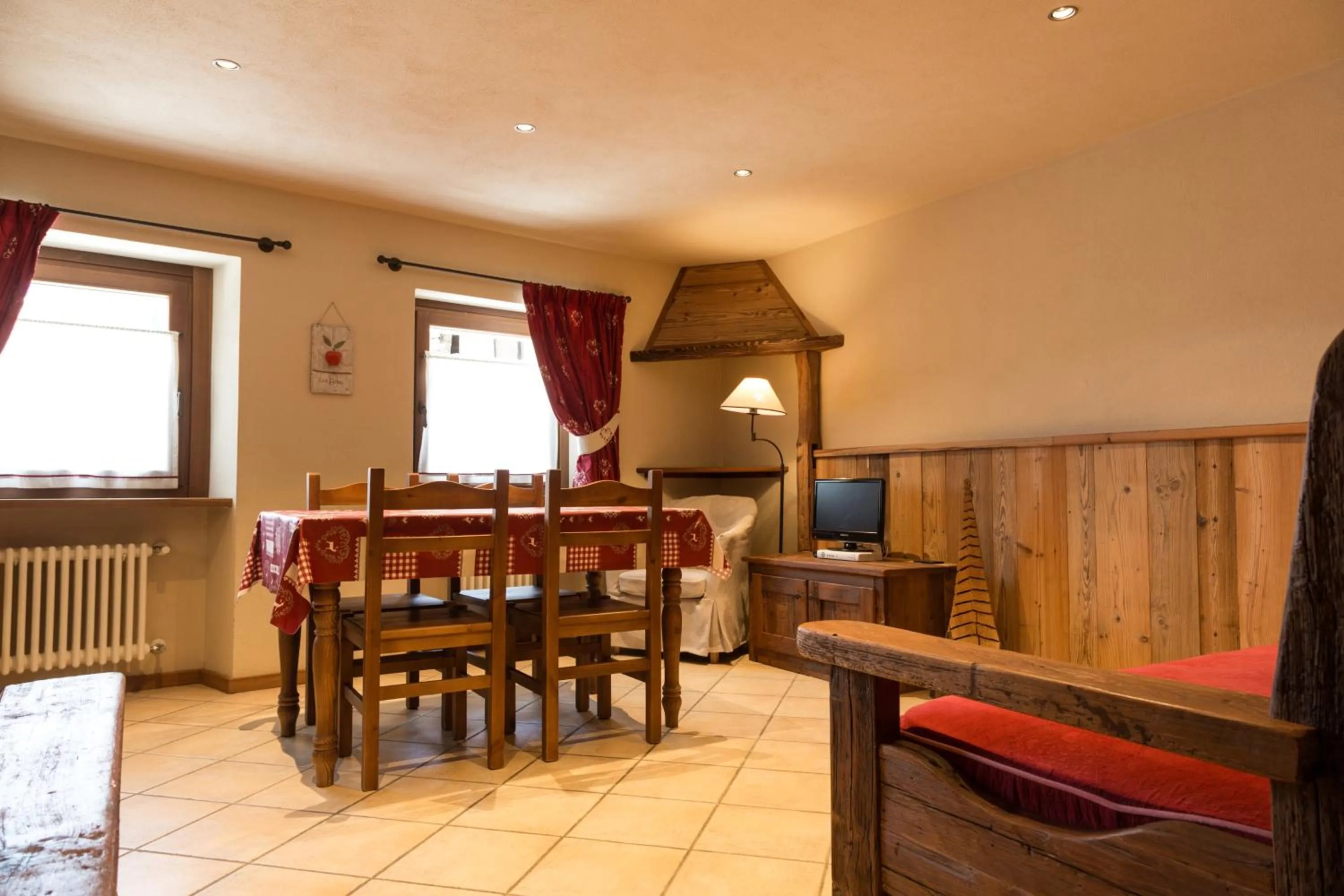 Kitchen or kitchenette in Le Petit Coeur Residence De Montagne