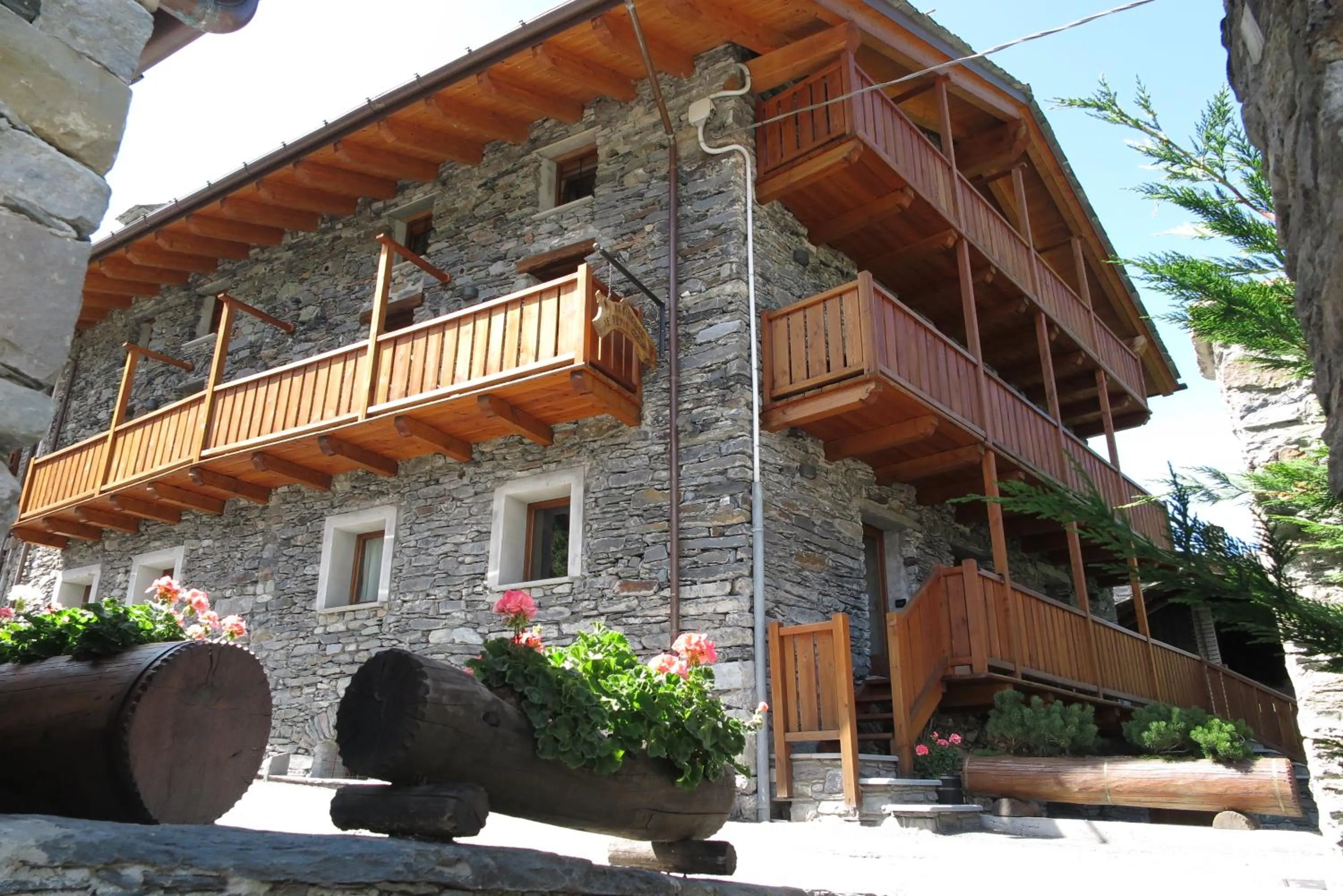 Property building in Le Petit Coeur Residence De Montagne