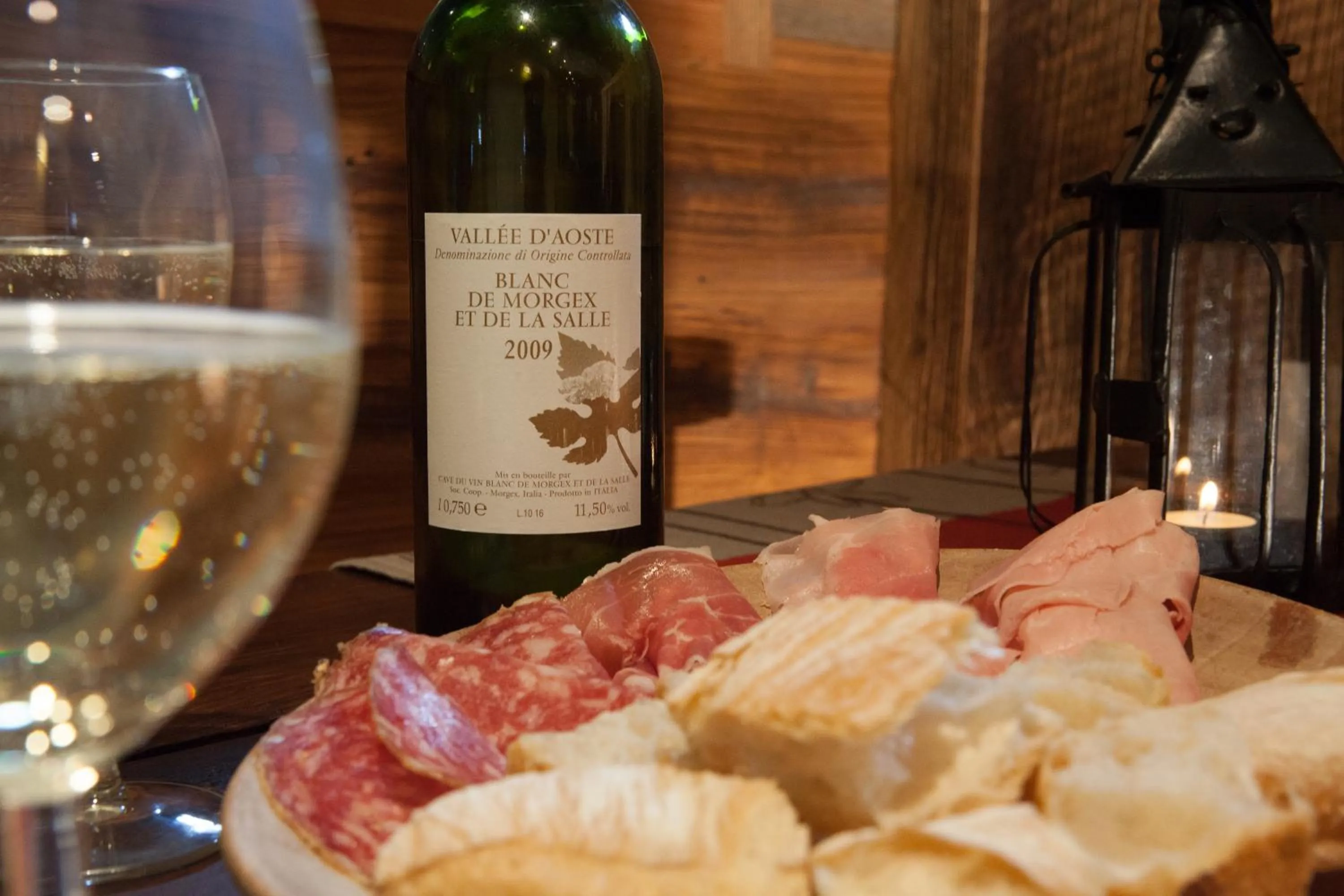 Lounge or bar in Le Petit Coeur Residence De Montagne