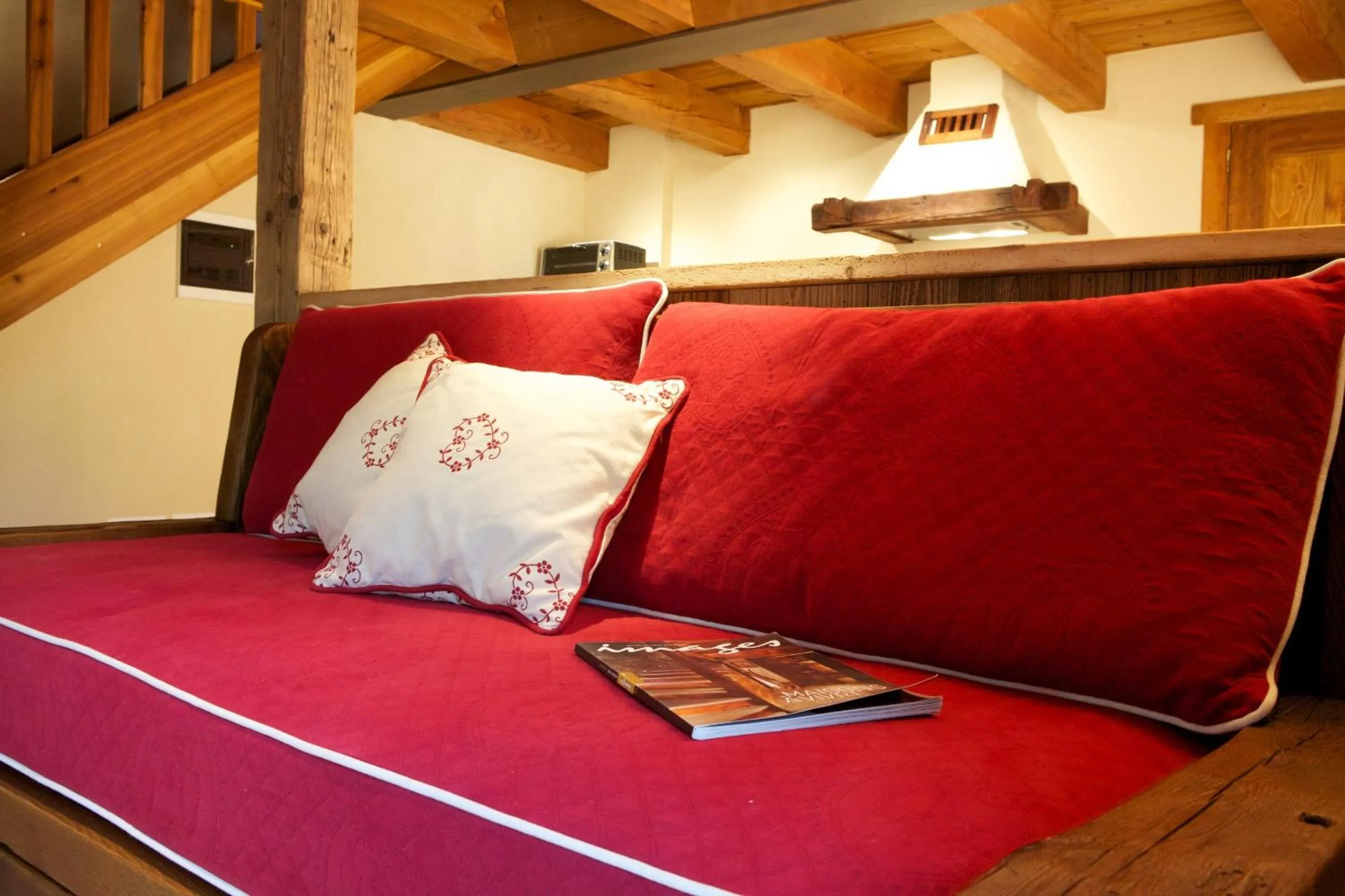 Seating area, Bed in Le Petit Coeur Residence De Montagne