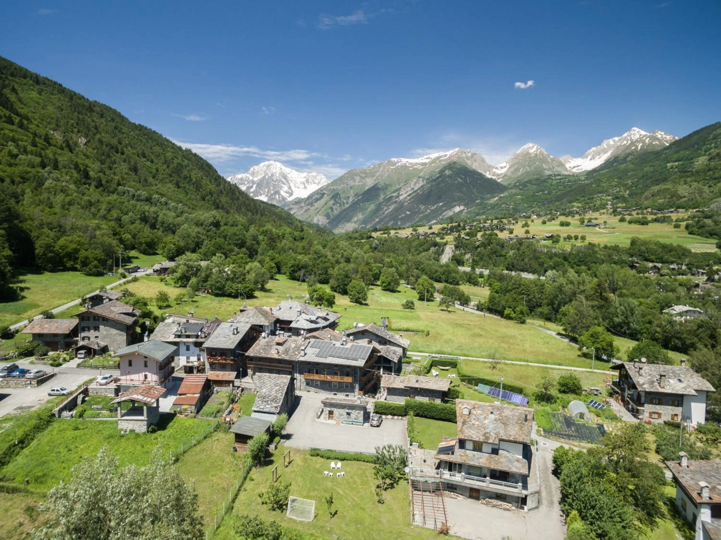 Bird's eye view in Le Petit Coeur Residence De Montagne