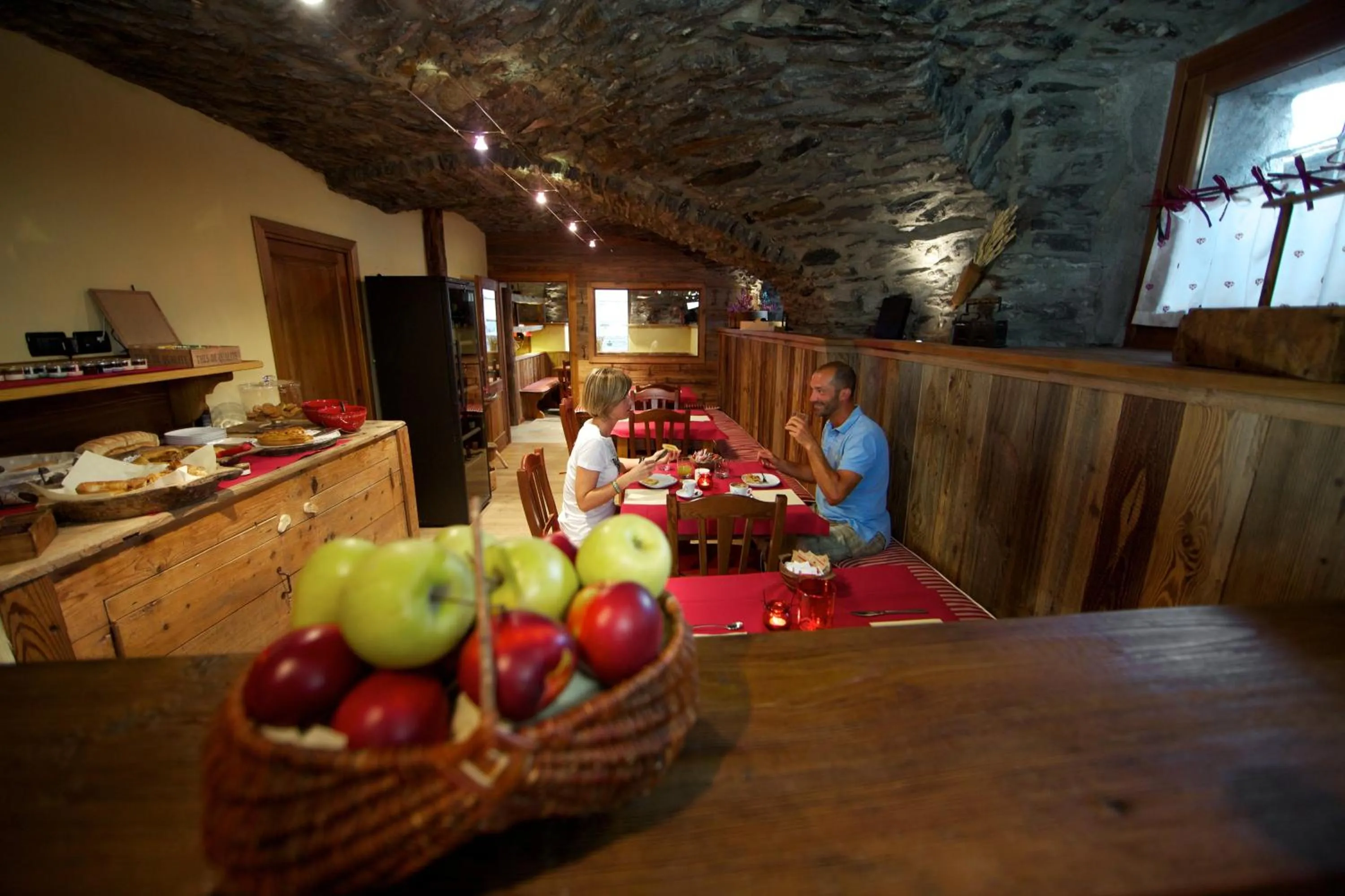 Lounge or bar in Le Petit Coeur Residence De Montagne