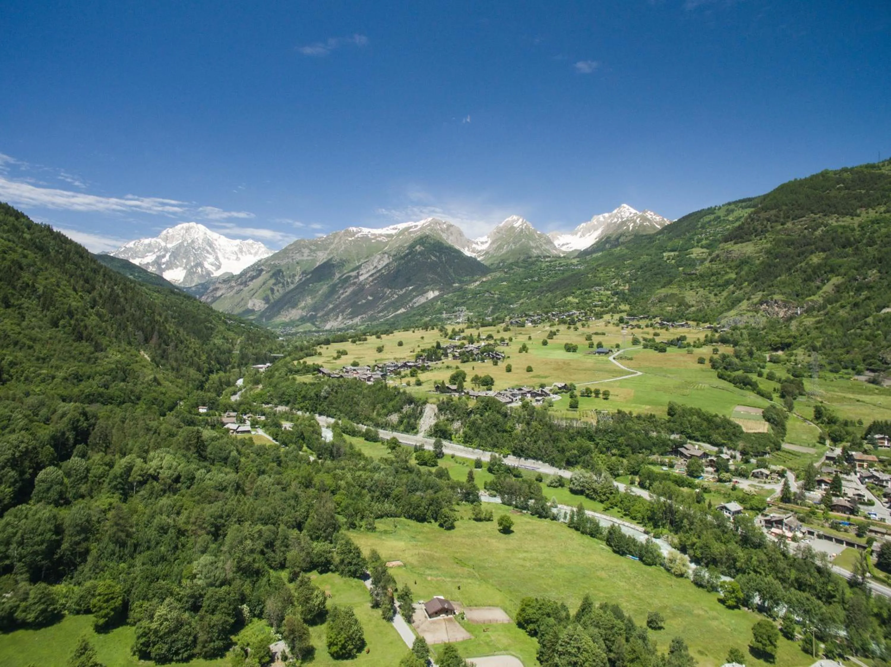 Bird's eye view in Le Petit Coeur Residence De Montagne