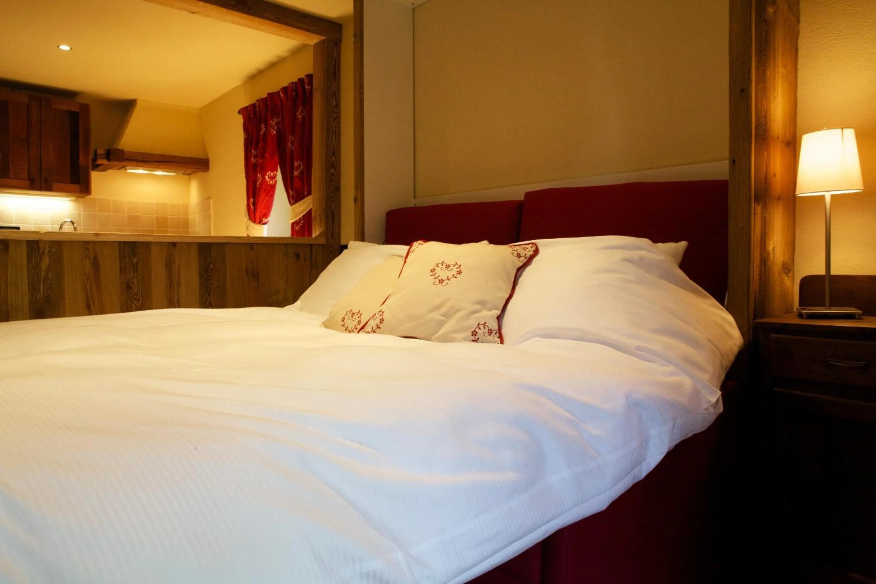 Decorative detail, Bed in Le Petit Coeur Residence De Montagne