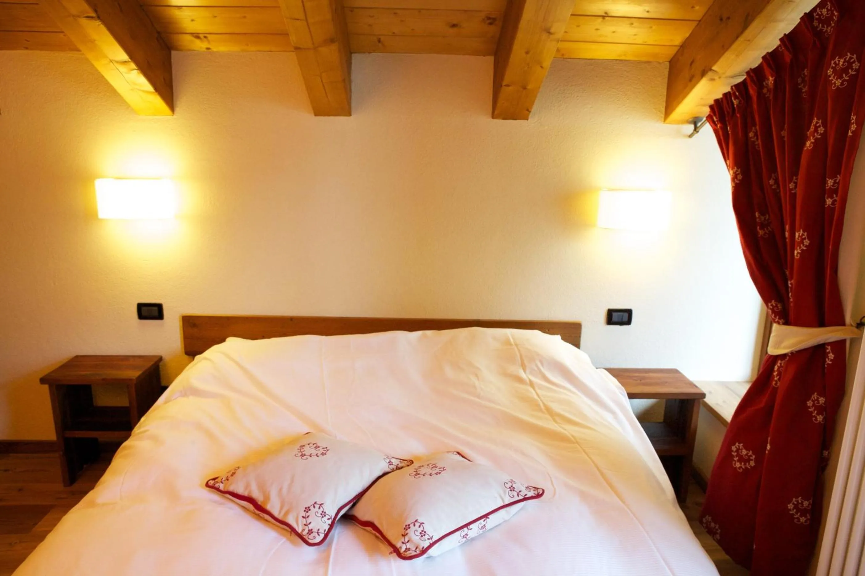 Decorative detail, Bed in Le Petit Coeur Residence De Montagne