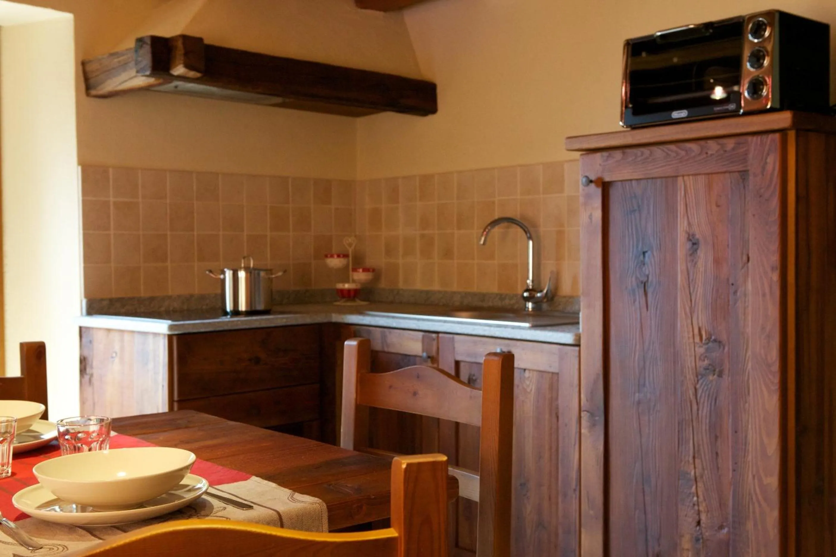 Kitchen or kitchenette in Le Petit Coeur Residence De Montagne