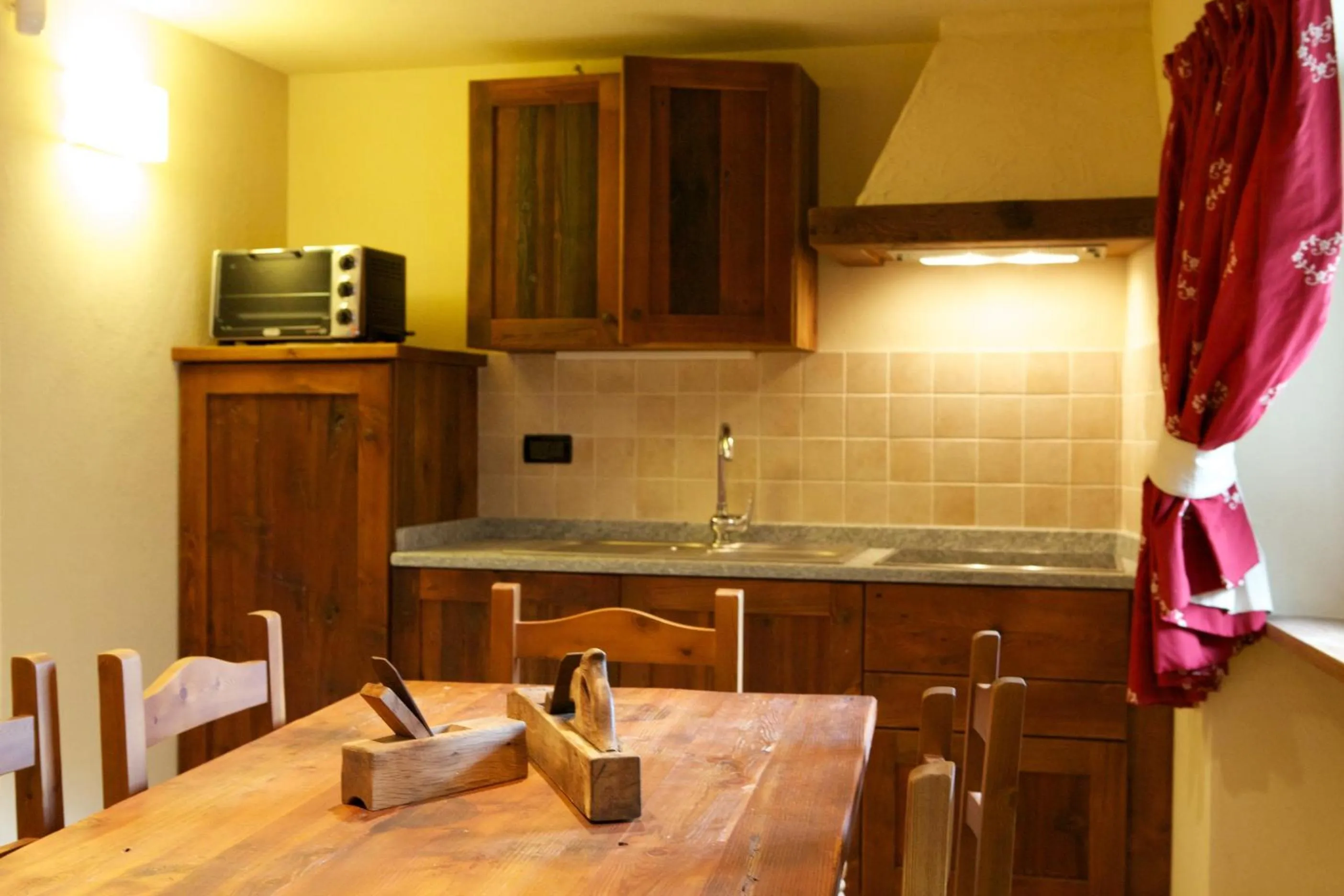 Kitchen or kitchenette in Le Petit Coeur Residence De Montagne