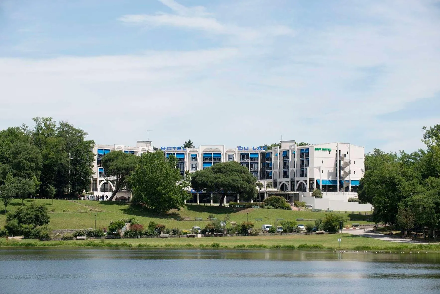 Property building in Brit Hotel du Lac