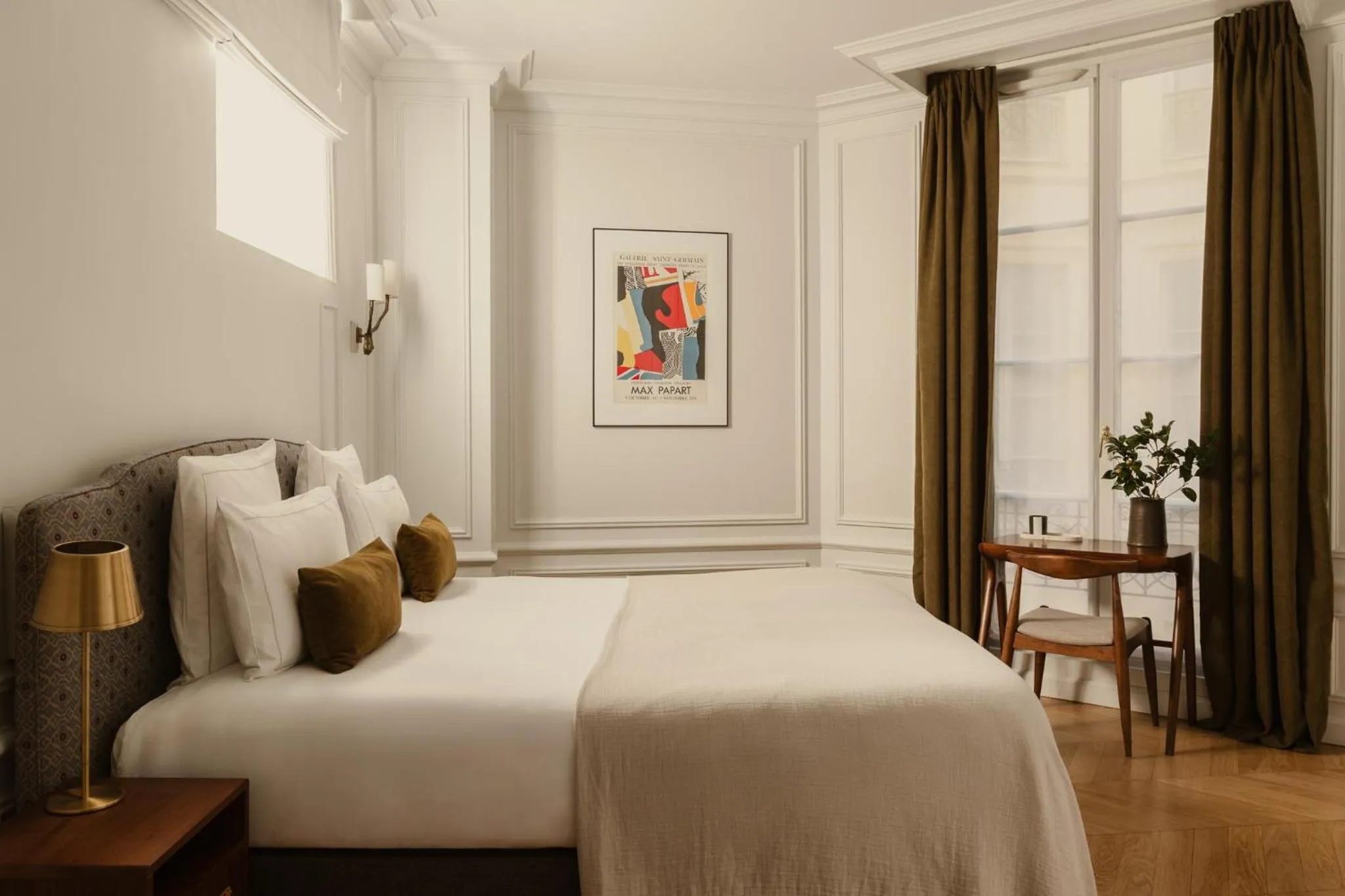 Bed in Hôtel Bourgogne & Montana