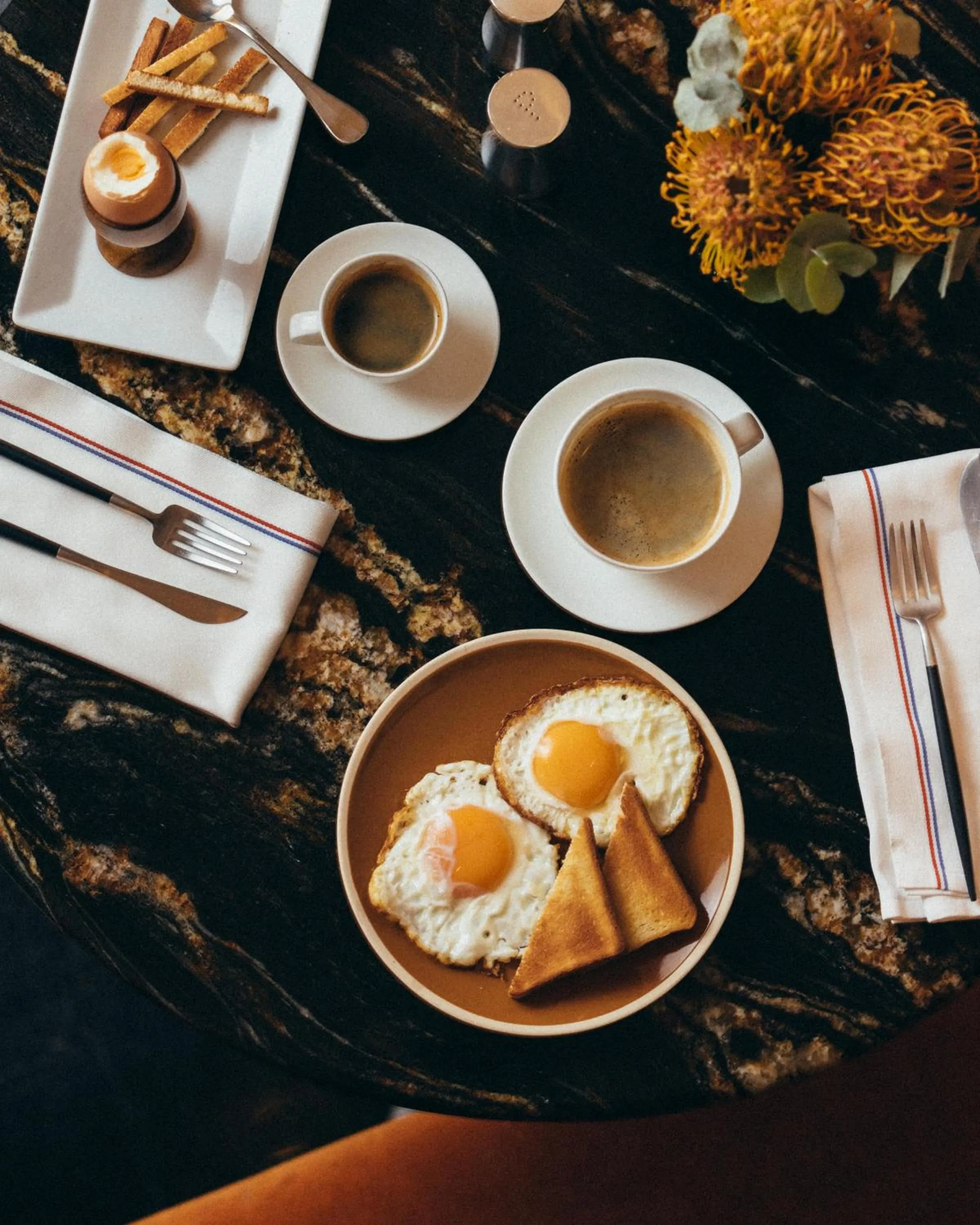 Restaurant/places to eat in Hôtel Bourgogne & Montana