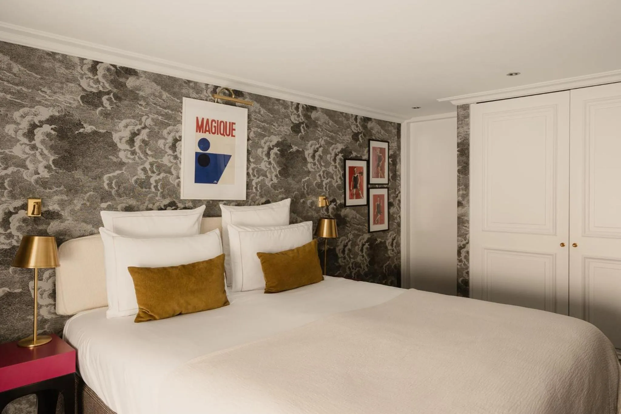 Bed in Hôtel Bourgogne & Montana