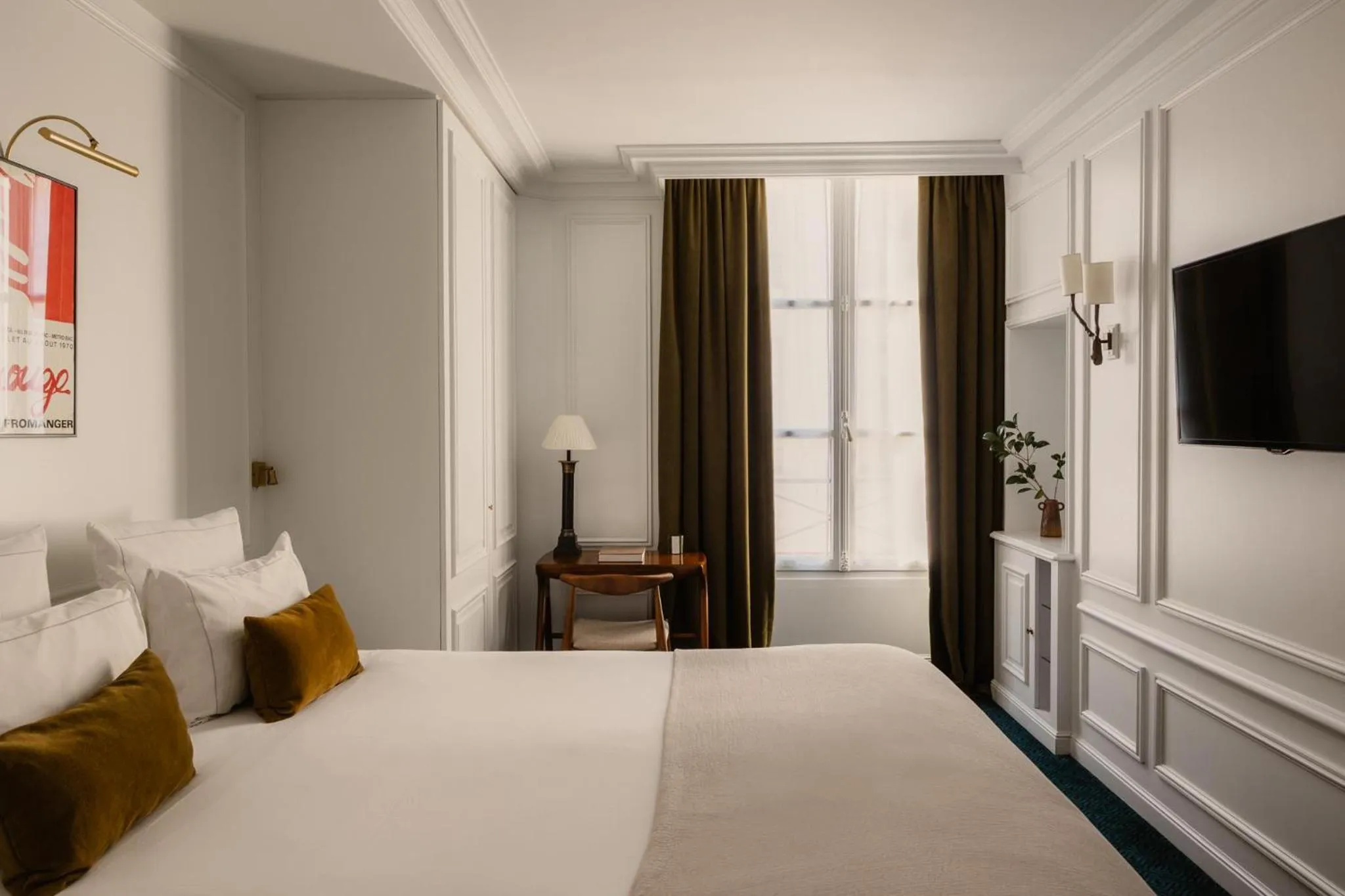 Bed in Hôtel Bourgogne & Montana