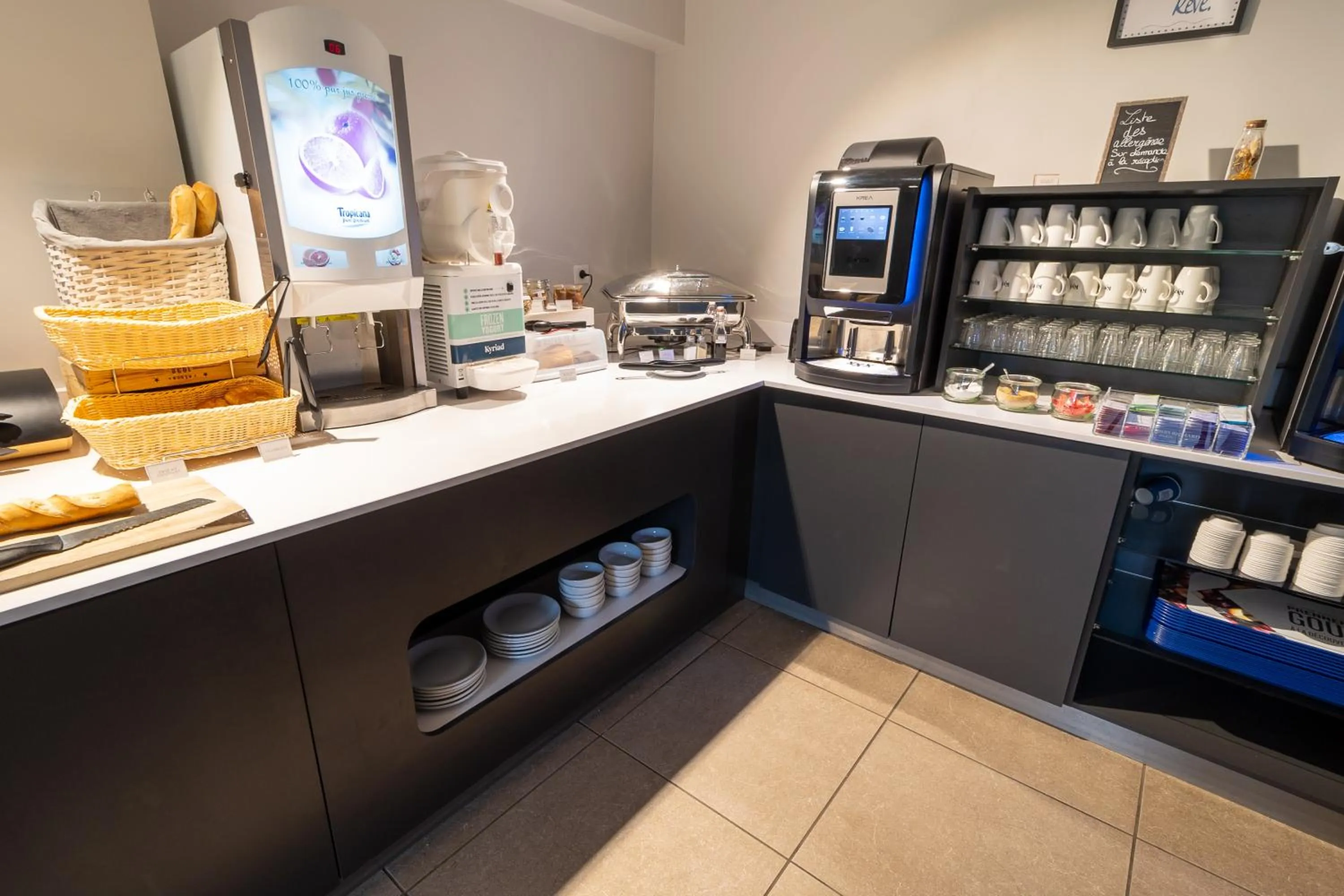 Breakfast in Kyriad Auxerre Appoigny