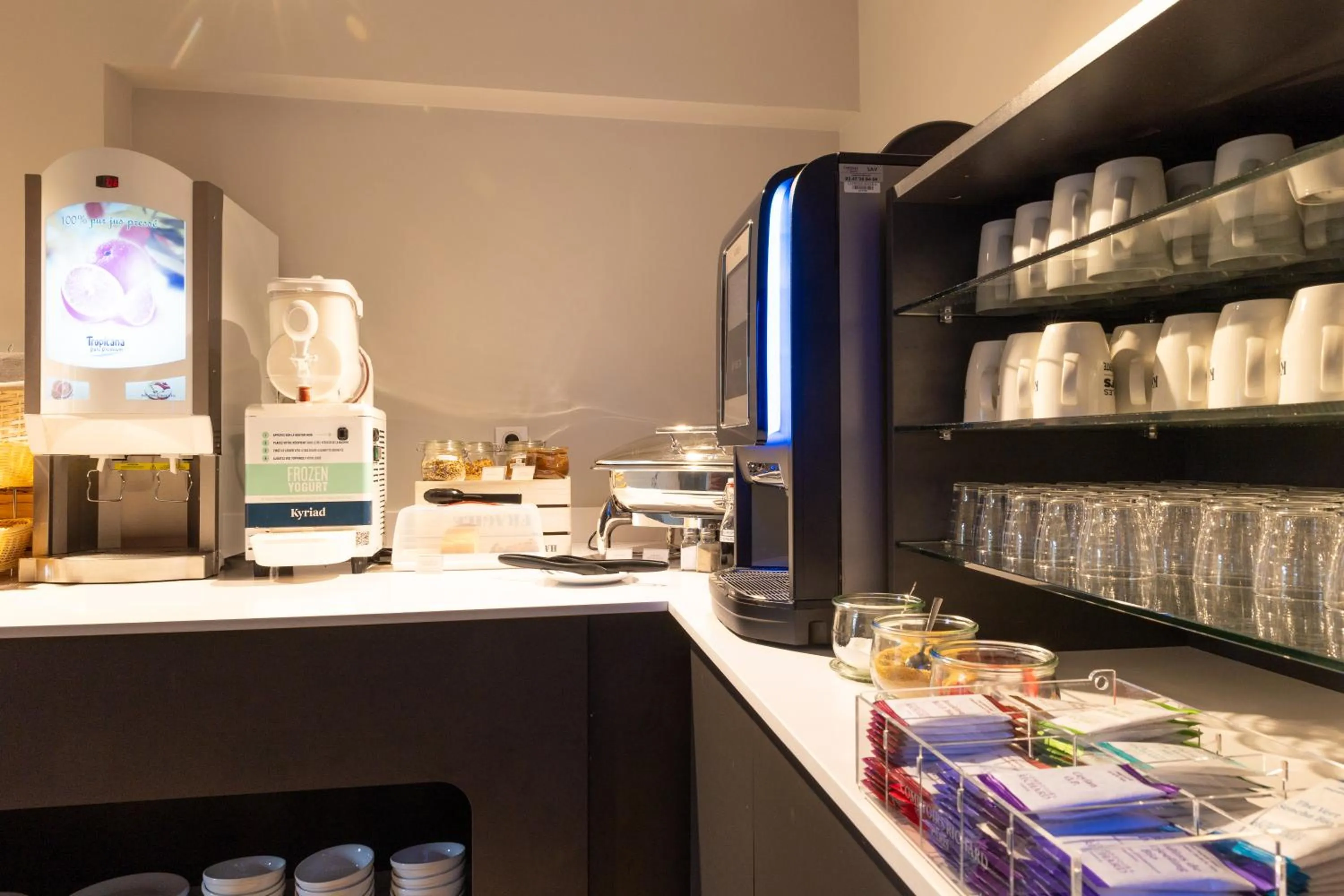 Food and drinks in Kyriad Auxerre Appoigny