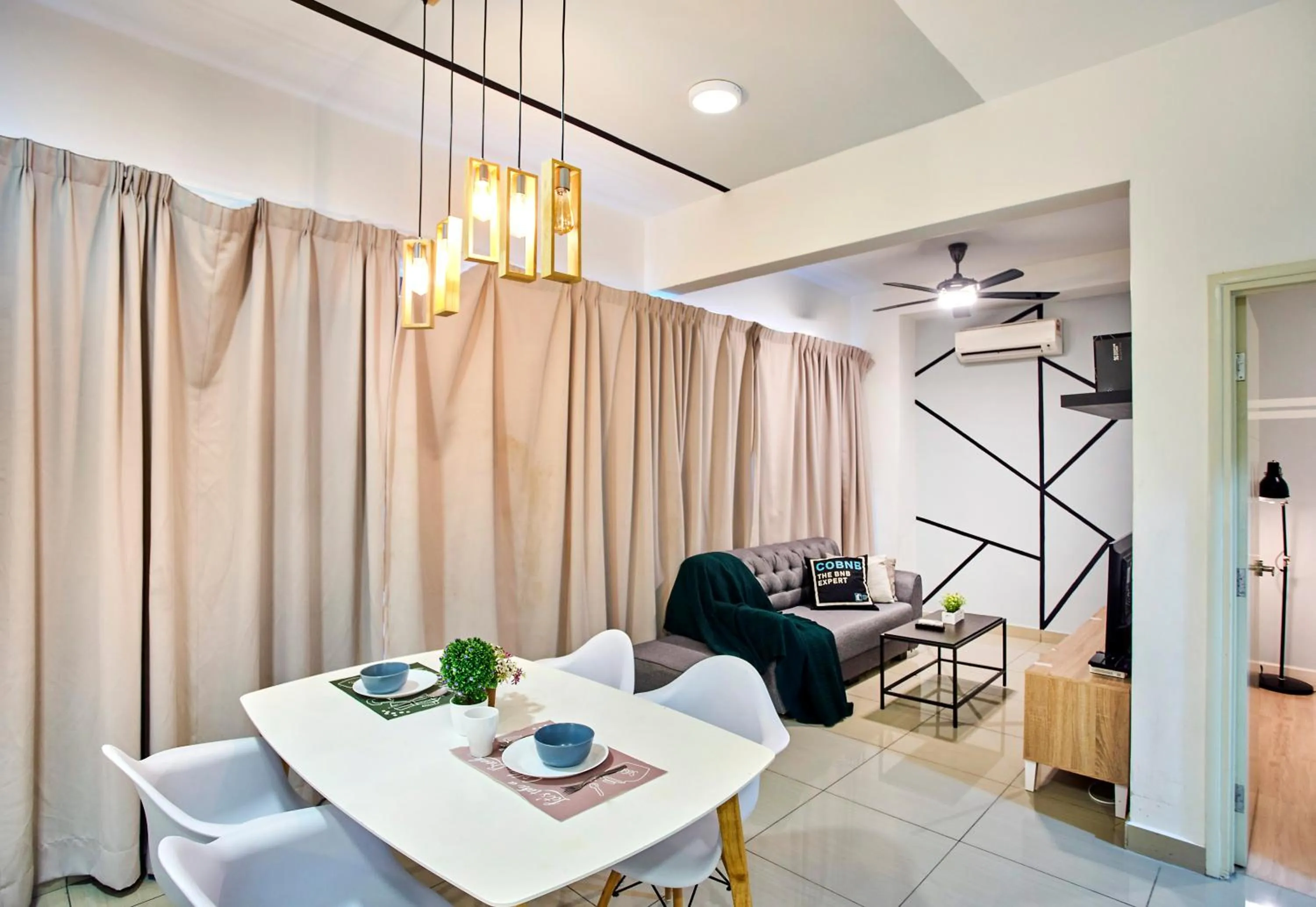 Living room in Arte Plus KLCC Designer Suites by Cobnb