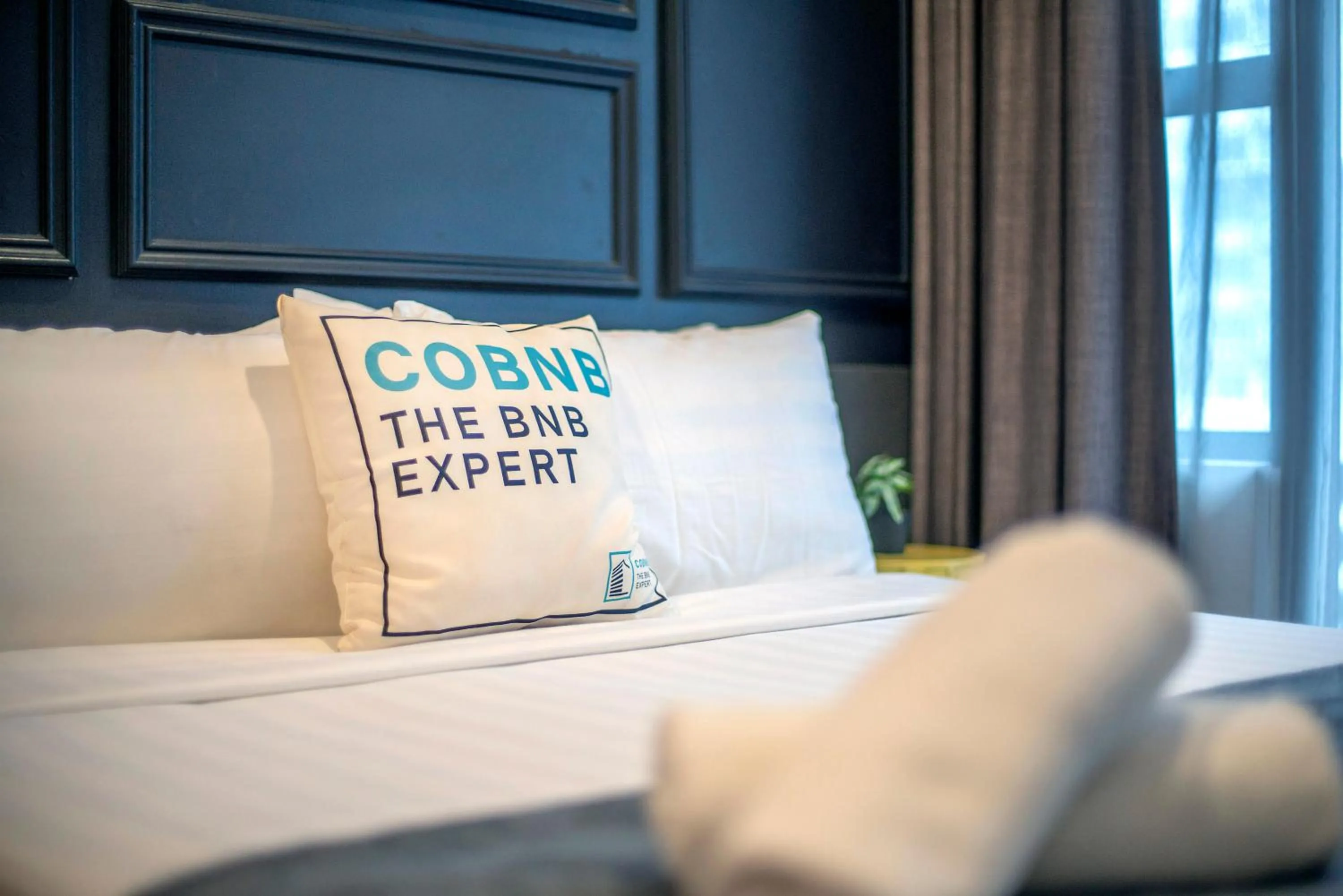 Bed in Arte Plus KLCC Designer Suites by Cobnb