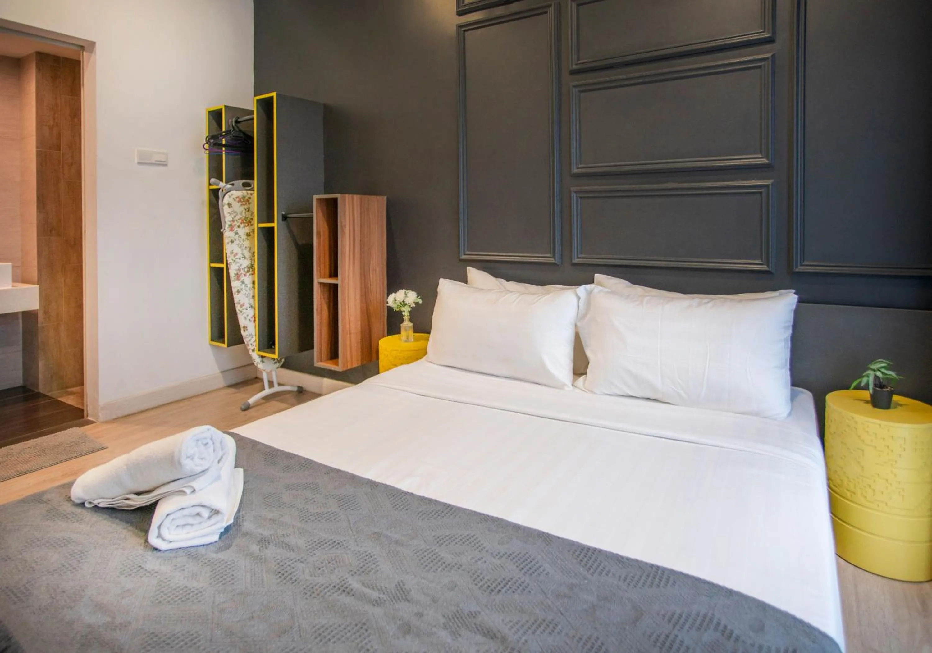 Bed in Arte Plus KLCC Designer Suites by Cobnb