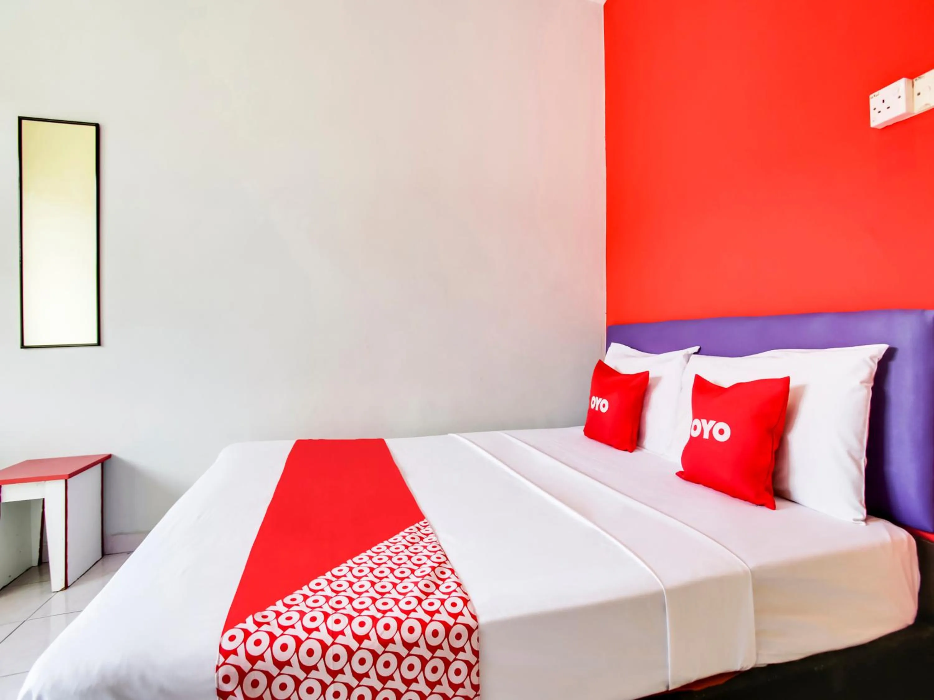 Bedroom in OYO 89615 T Family Hotel