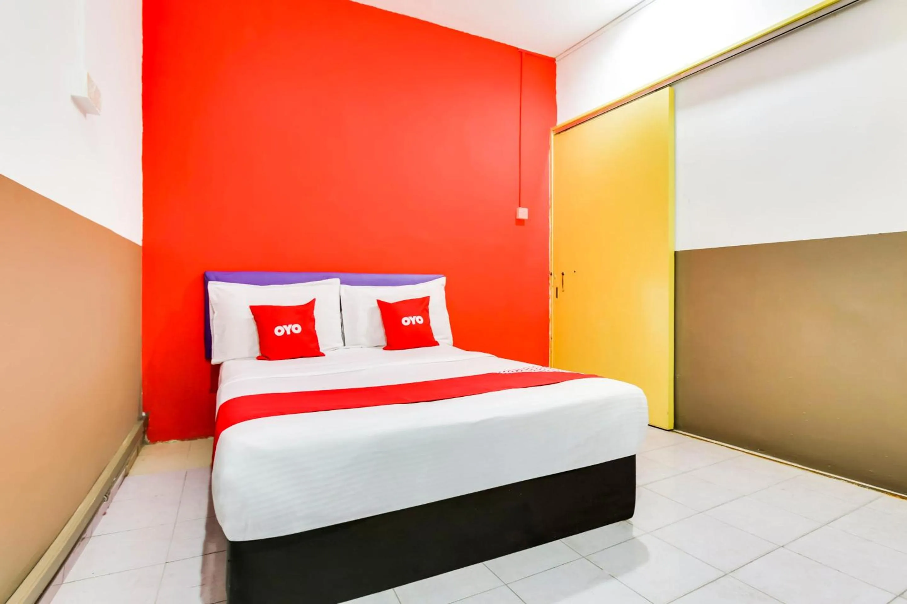 Bedroom in OYO 89615 T Family Hotel