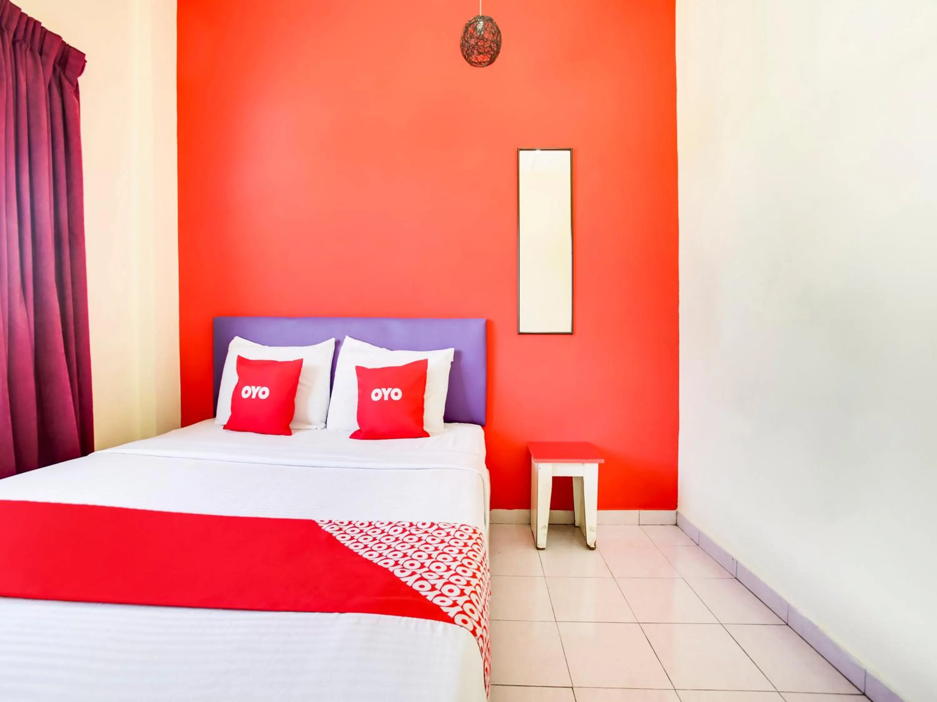 Bedroom in OYO 89615 T Family Hotel