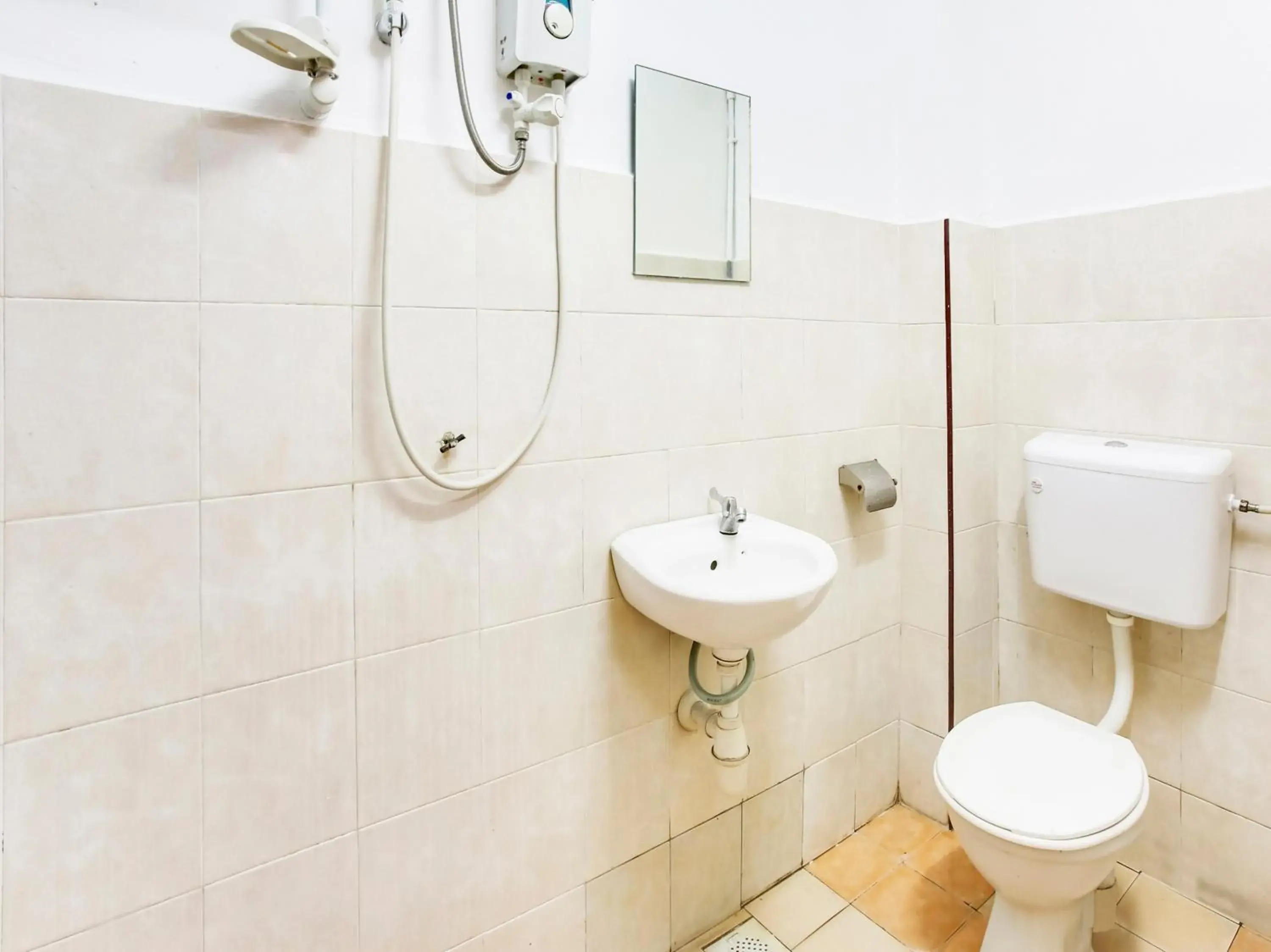 Standard Single Room - single occupancy in OYO 89615 T Family Hotel Standard Single Room - single occupancy in OYO 89615 T Family Hotel