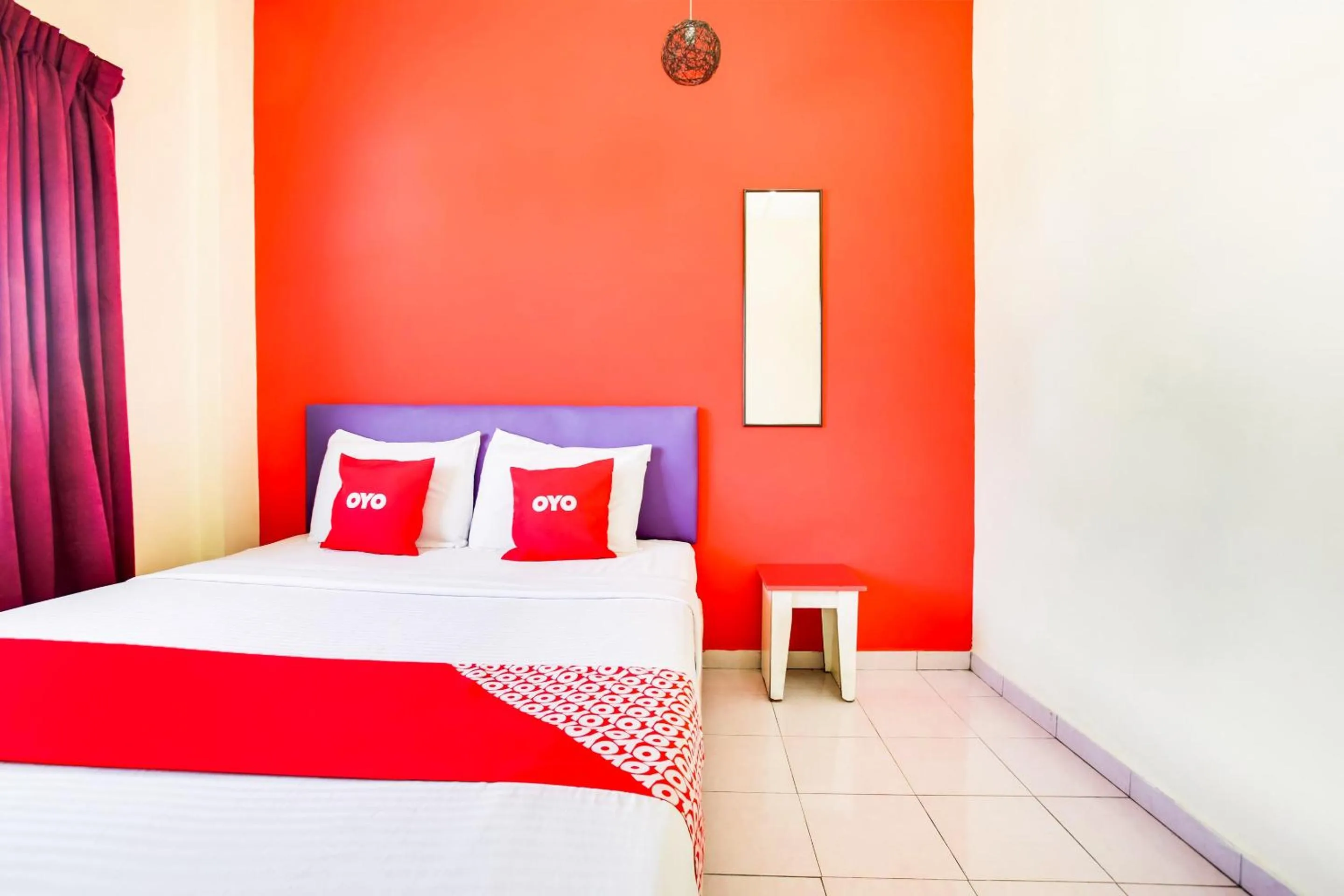 Bedroom in OYO 89615 T Family Hotel