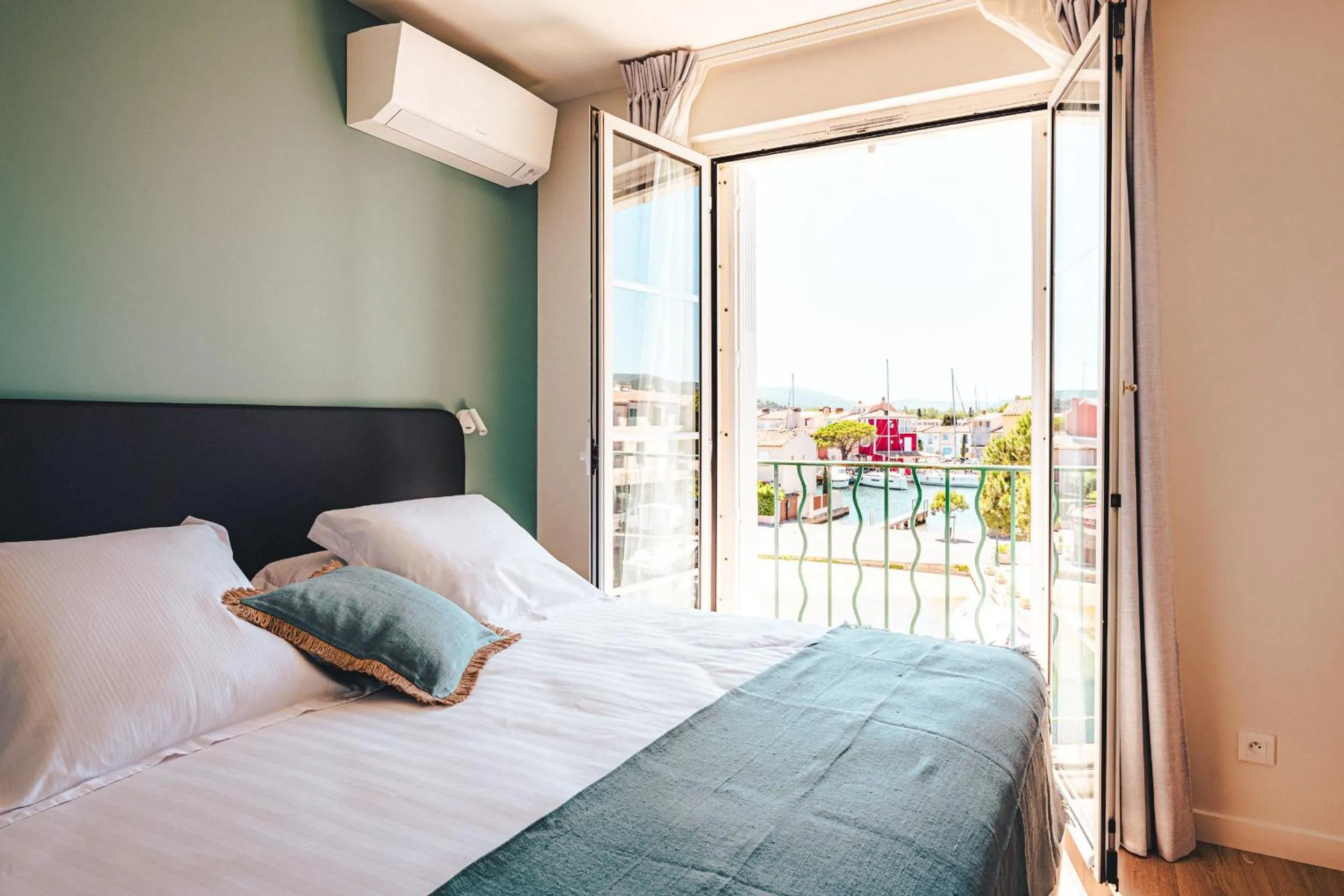 Bedroom in Le Suffren Hôtel