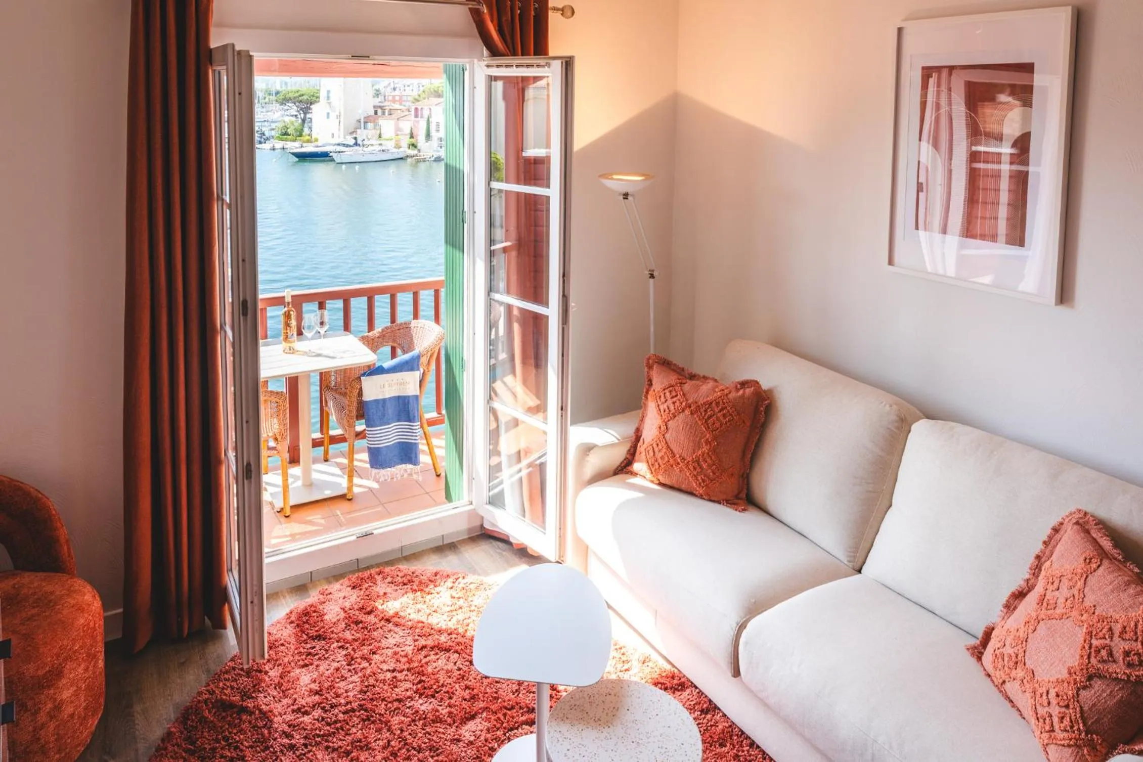Living room in Le Suffren Hôtel