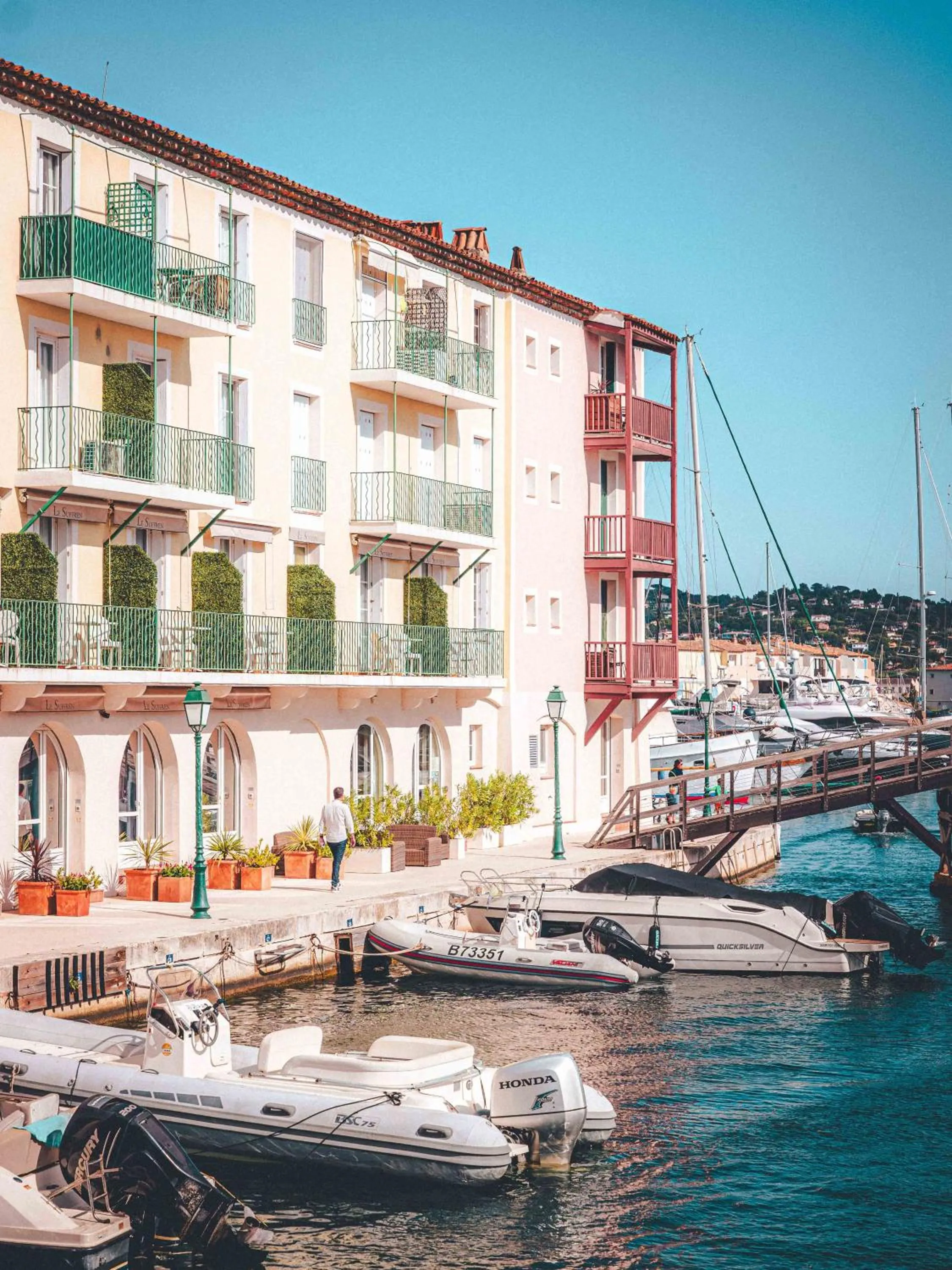 Property building in Le Suffren Hôtel