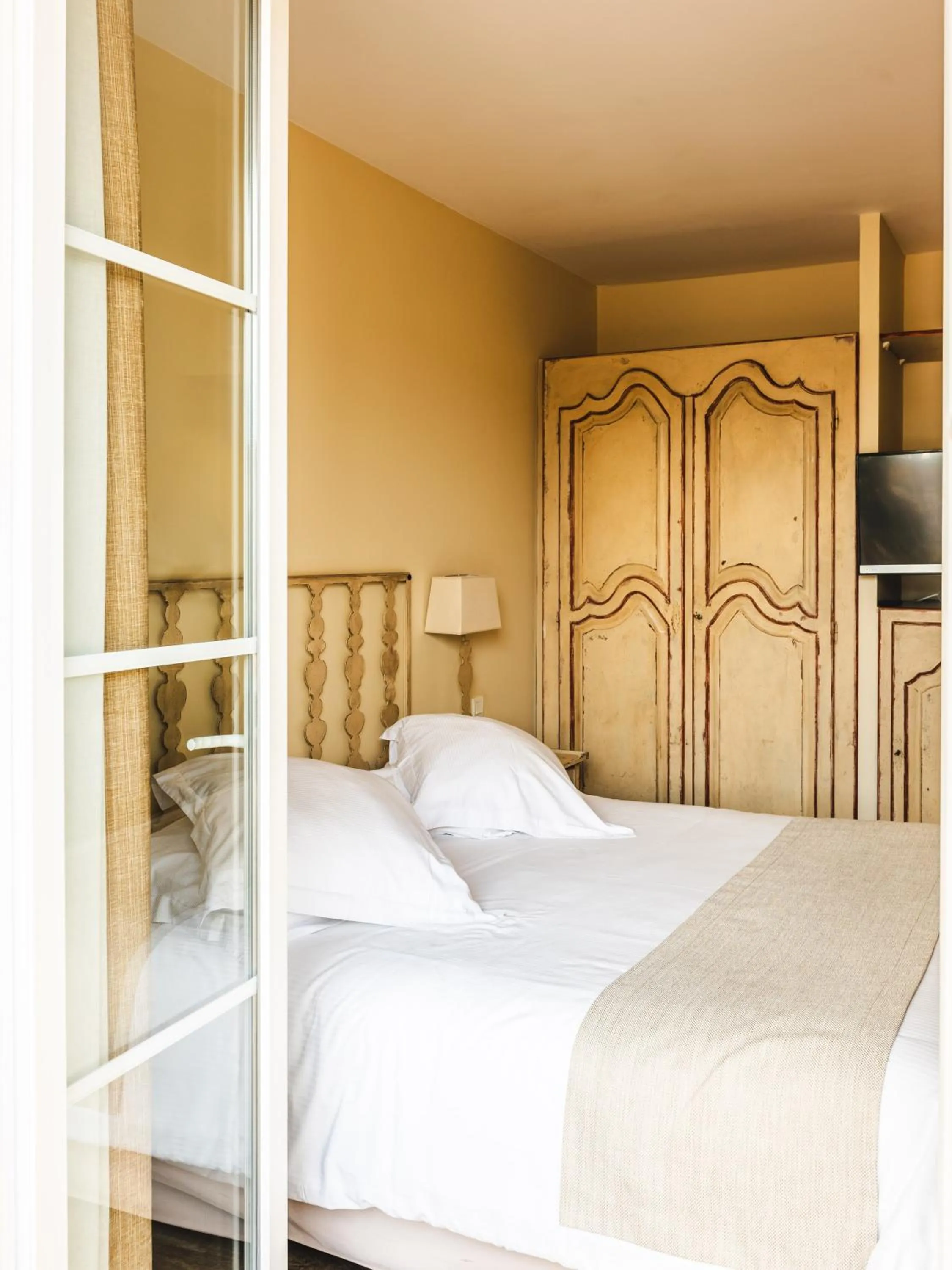 Bedroom, Bed in Le Suffren Hôtel