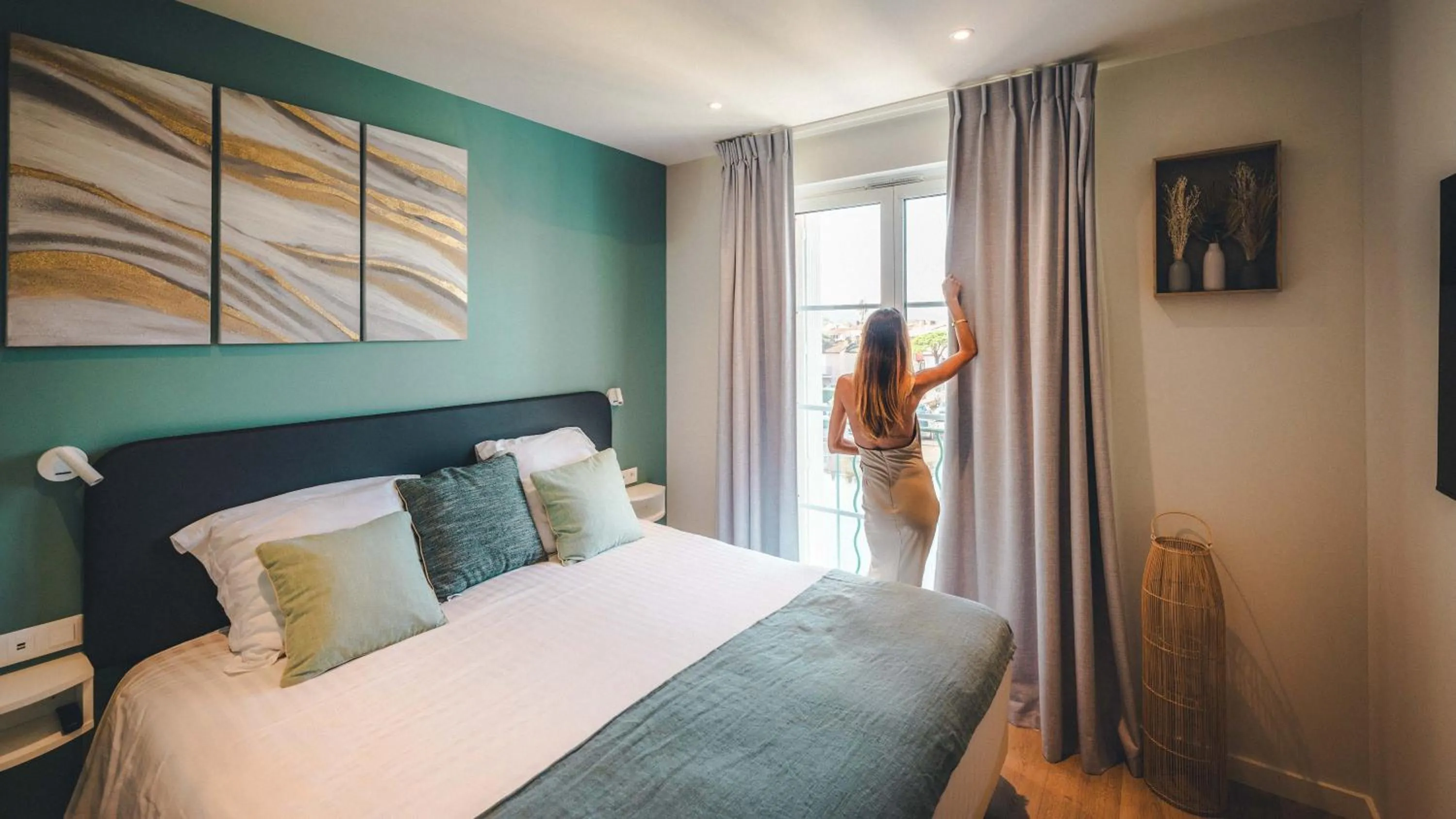 Bedroom in Le Suffren Hôtel