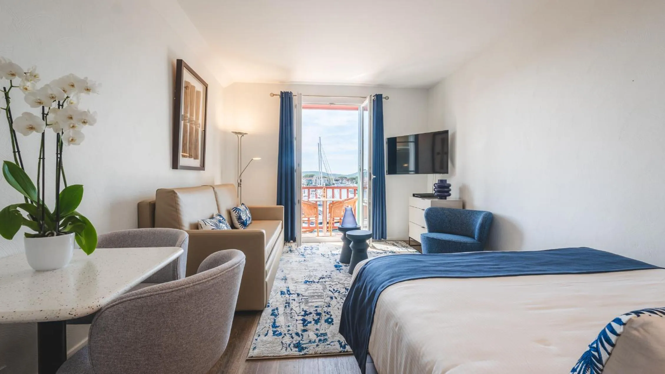 Living room in Le Suffren Hôtel