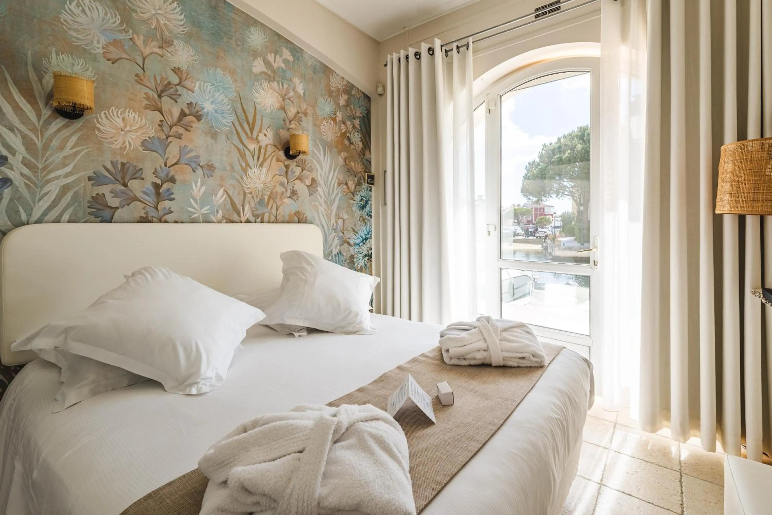 Bedroom, Bed in Le Suffren Hôtel