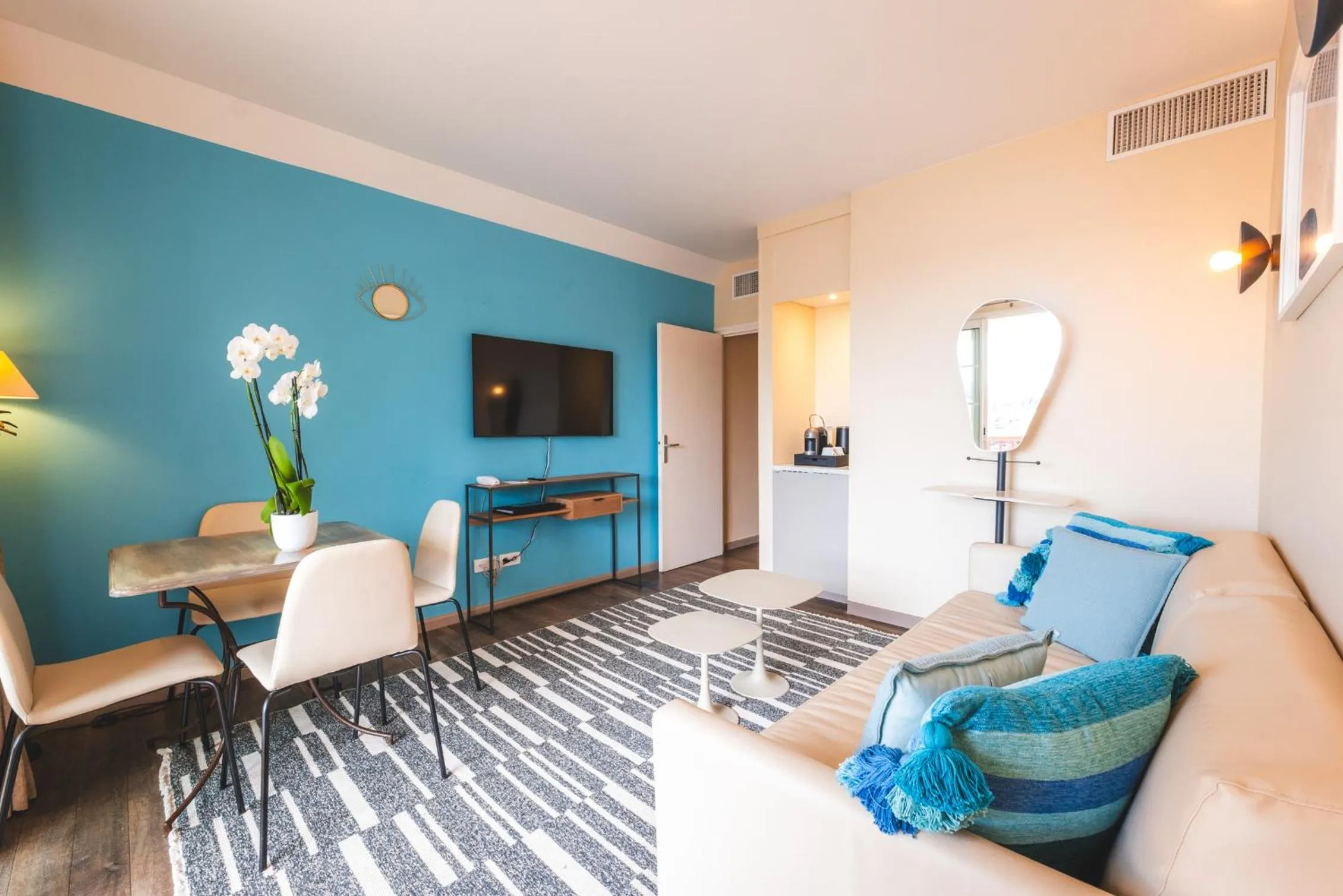 Living room in Le Suffren Hôtel